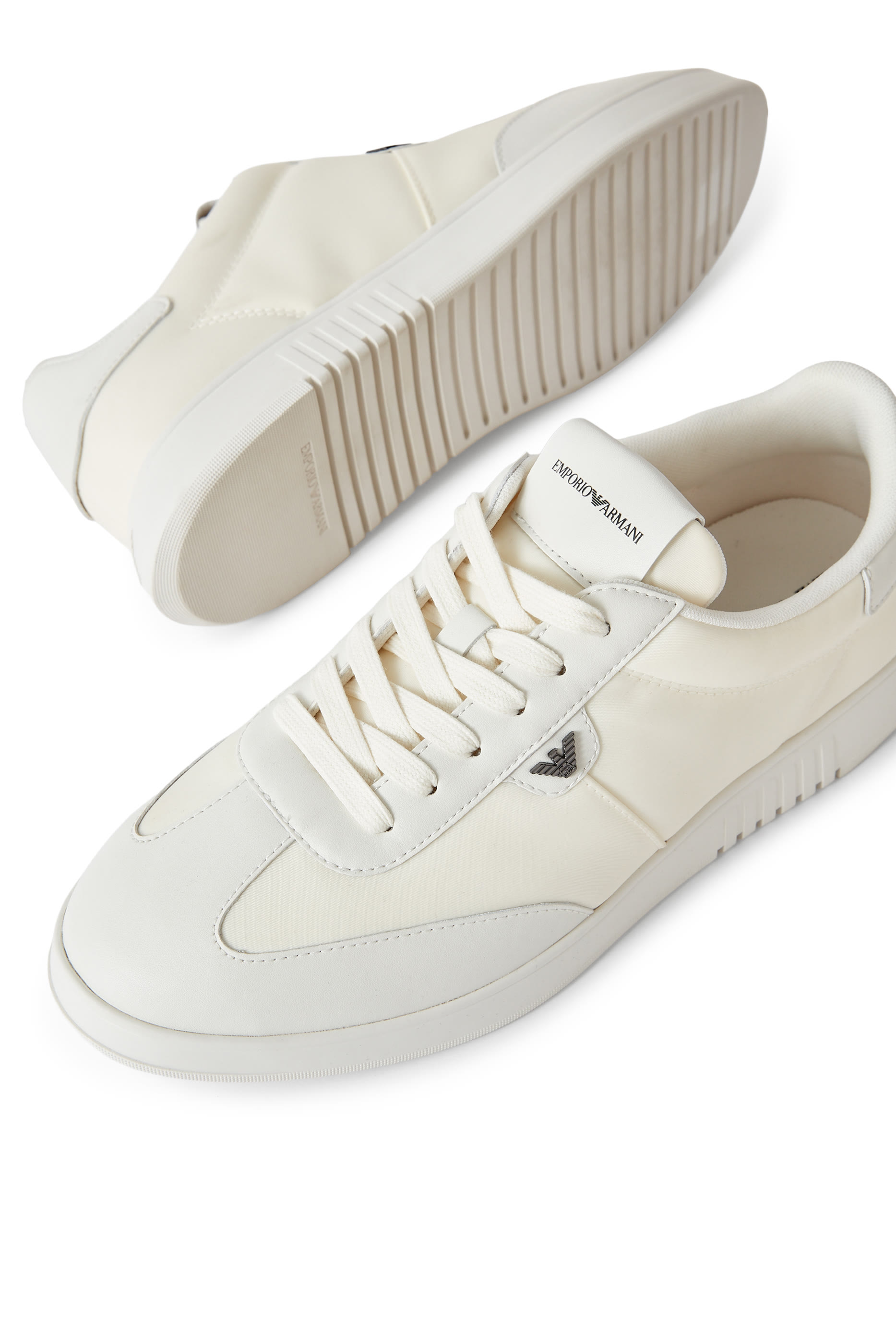 سنيكرز بشعار الماركة