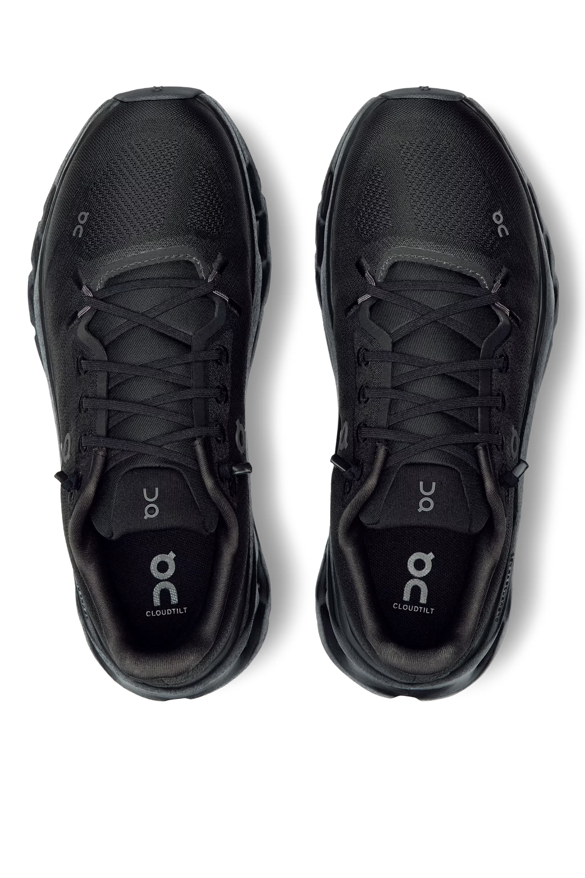 سنيكرز كلاودتيلت للنساء