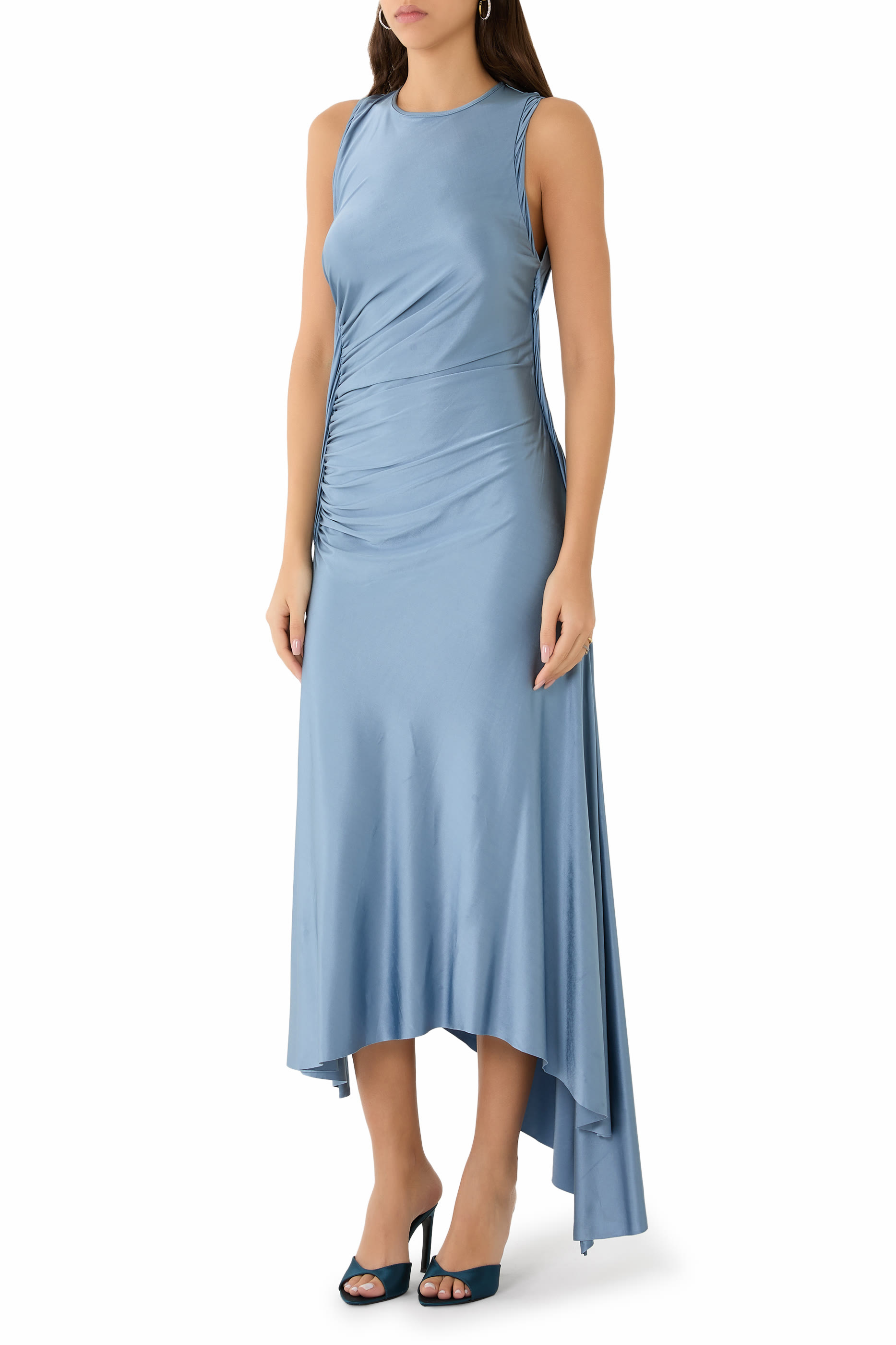 فستان بتصميم بلفوف