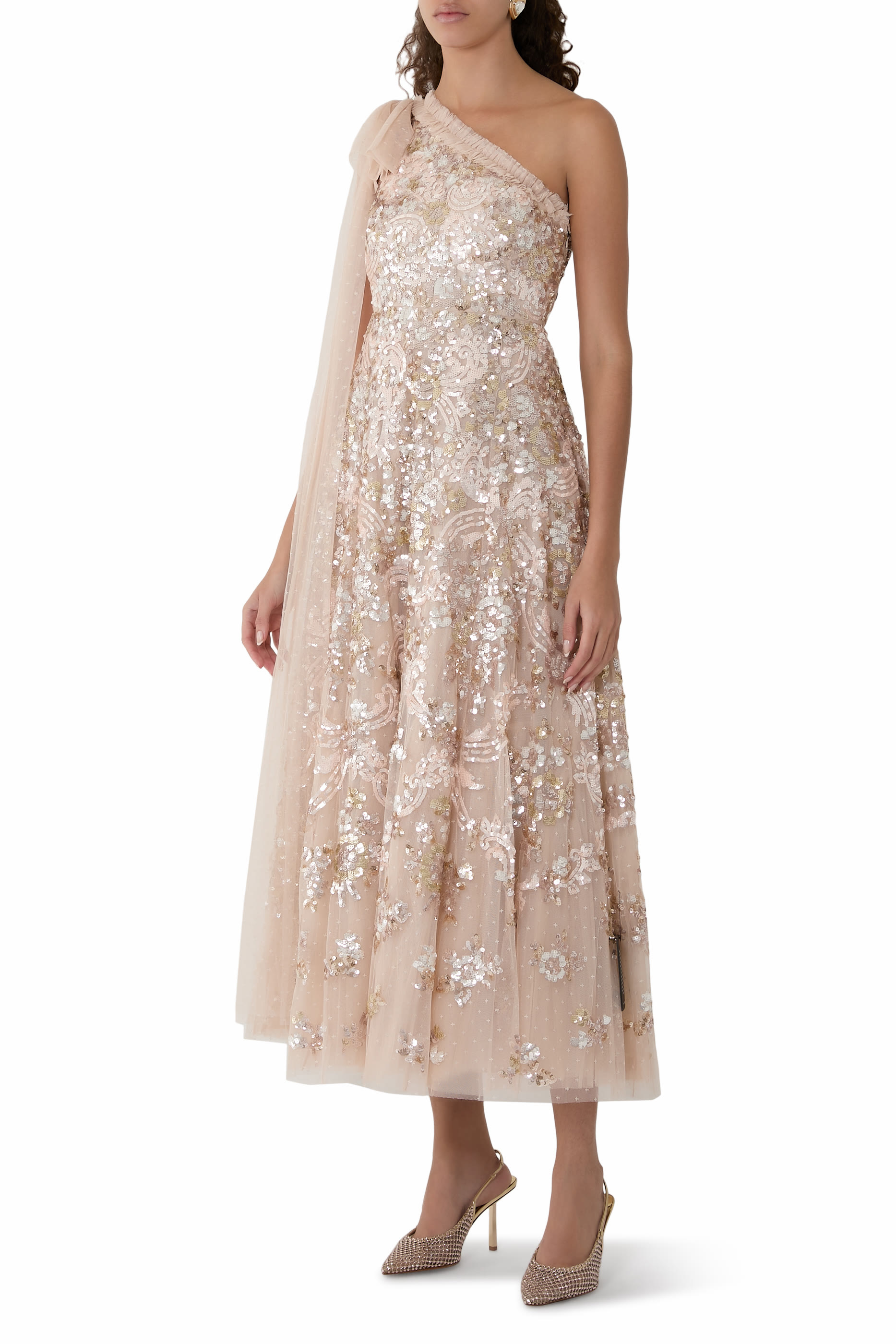 فستان سهرة بكتف مكشوف بفيونكة ونقشة زهور باروكية 