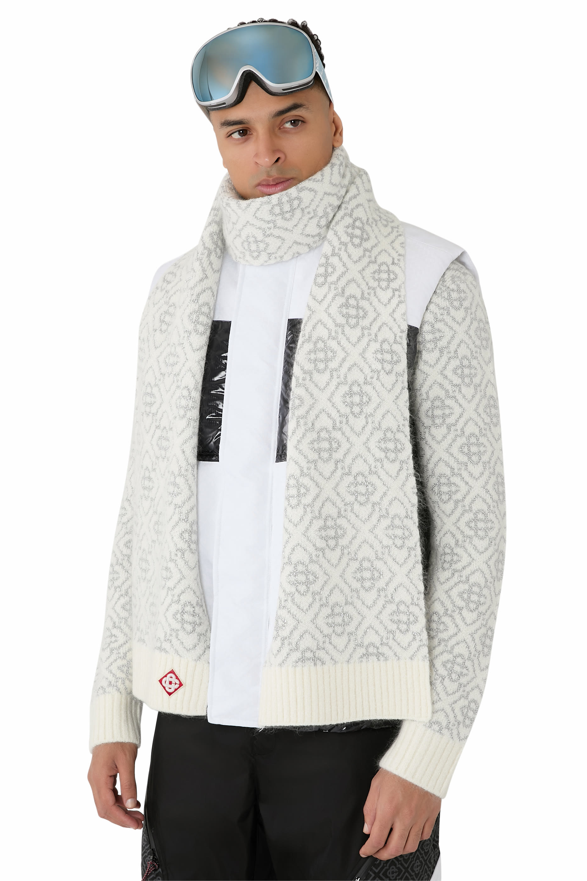 وشاح للتزلج موهير بنقشة حرف شعار الماركة