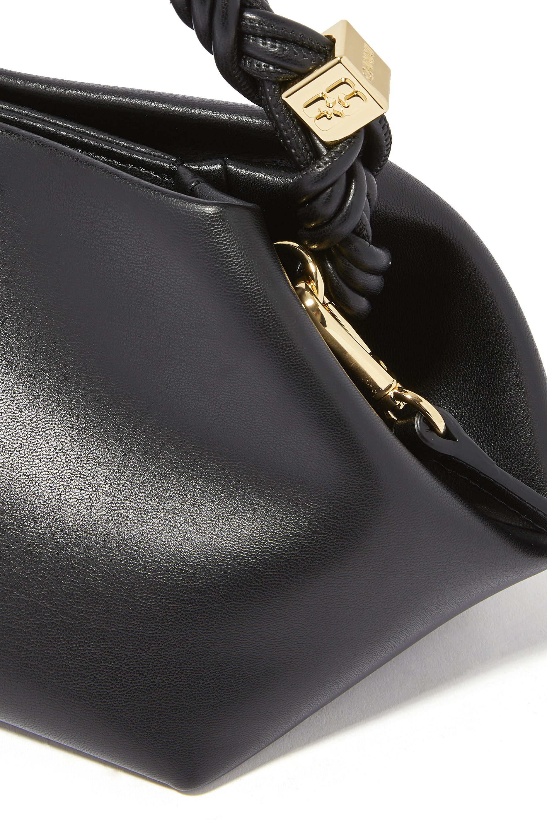 حقيبة يد بو صغيرة بيد مطرزة بالخرز