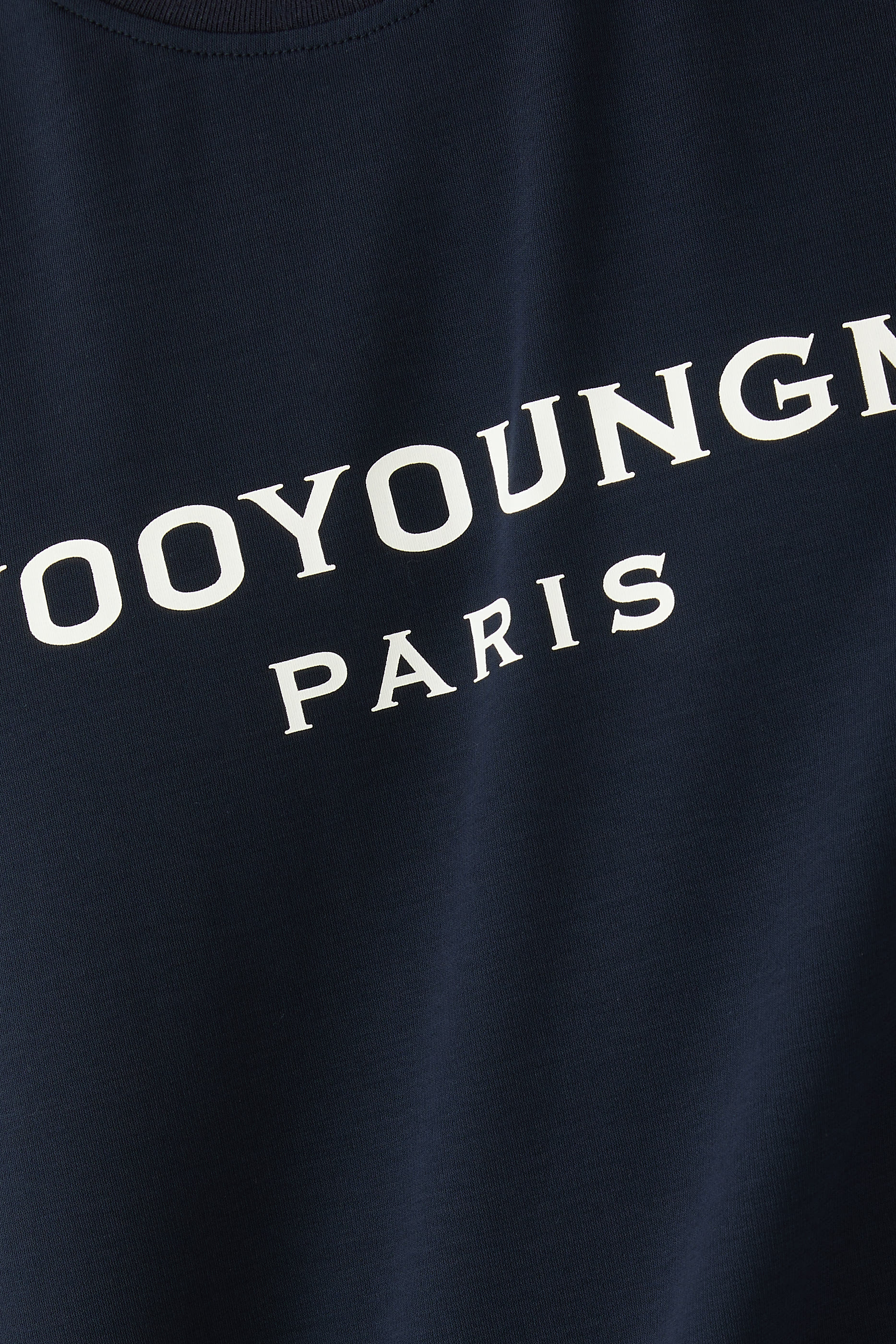 تيشيرت بشعار الماركة