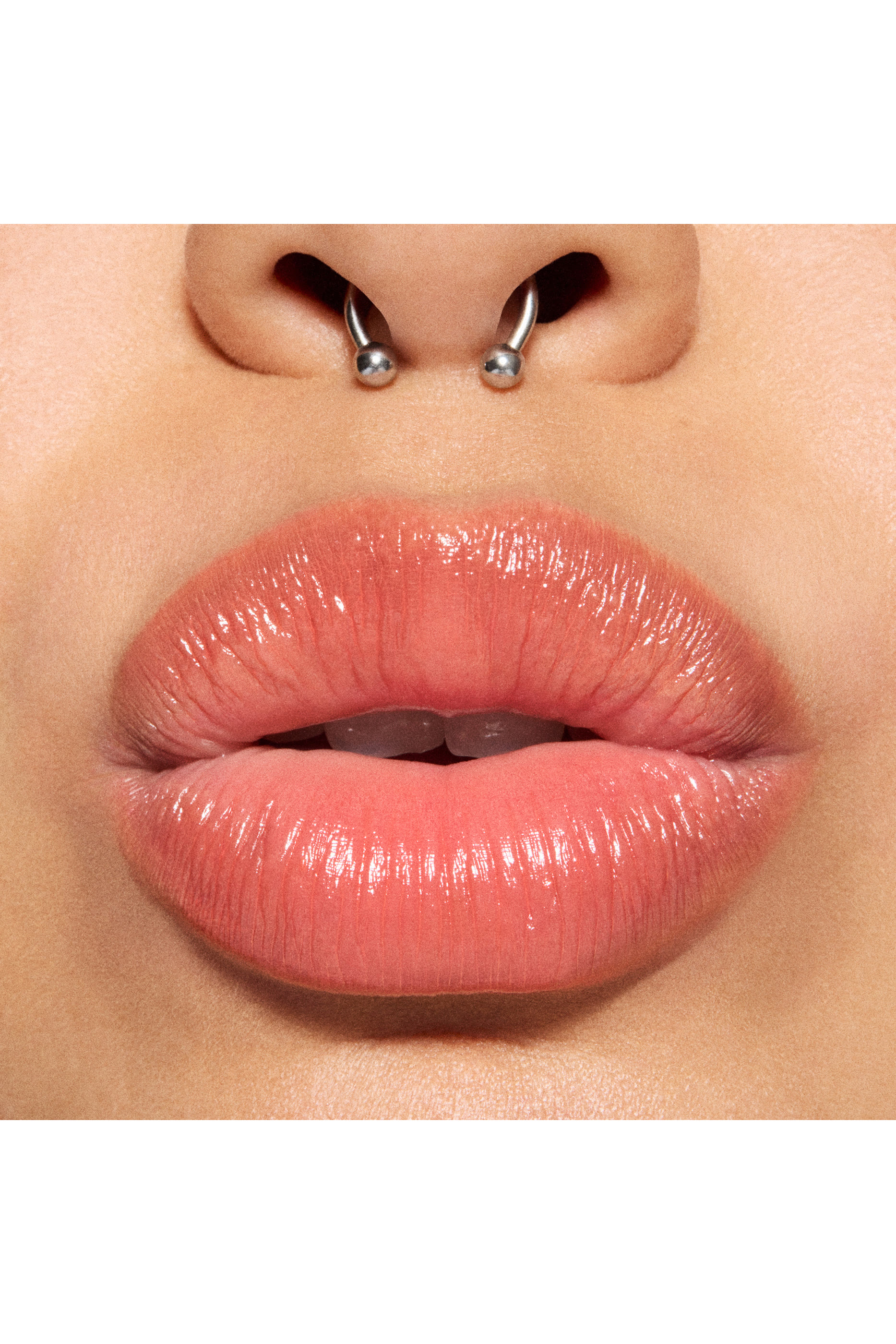 مرطب شفاه جلو بلاي من تشكيلة ميتامورفوزيس