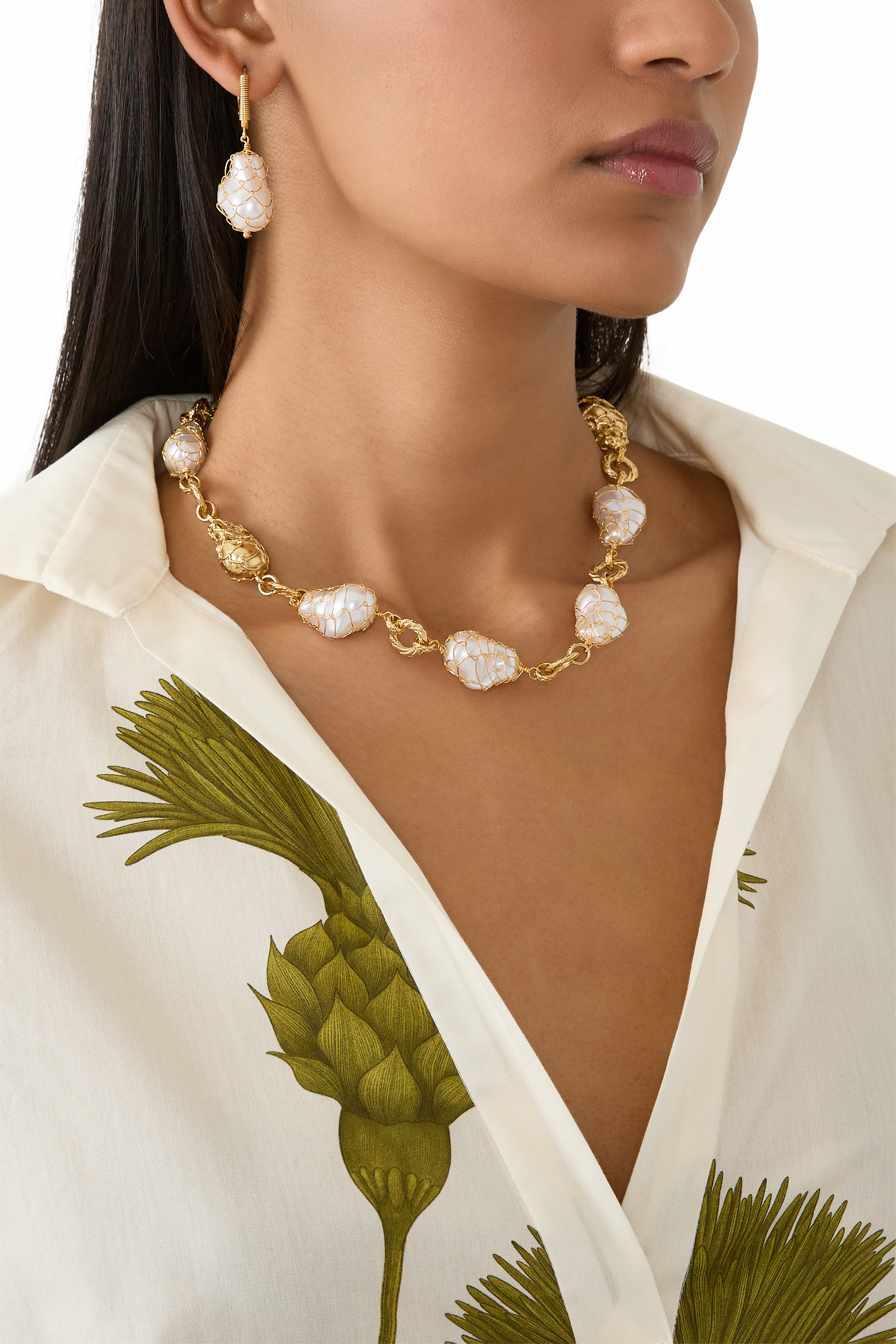 قلادة راينبو بيس مزينة بلؤلؤ بيوا، معدن مطلي بالذهب