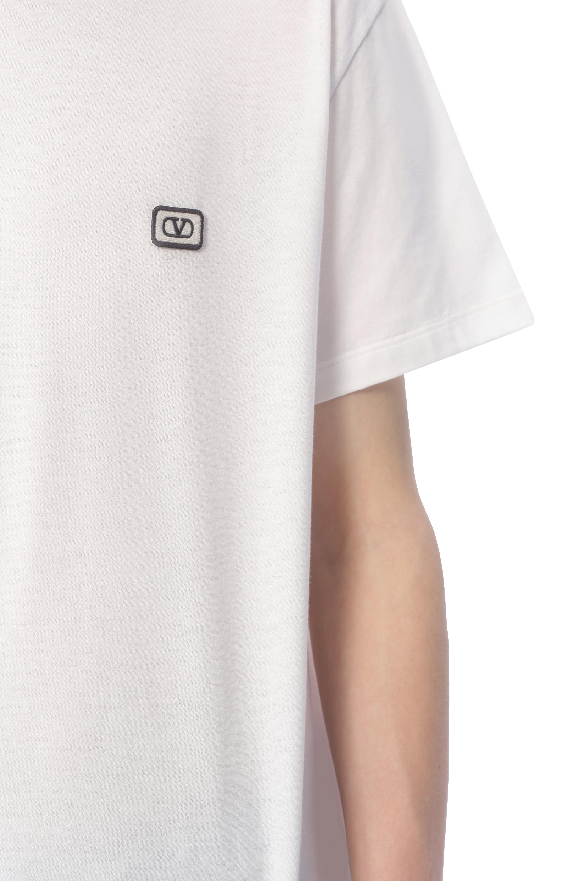 تيشيرت برقعة بشعار الماركة