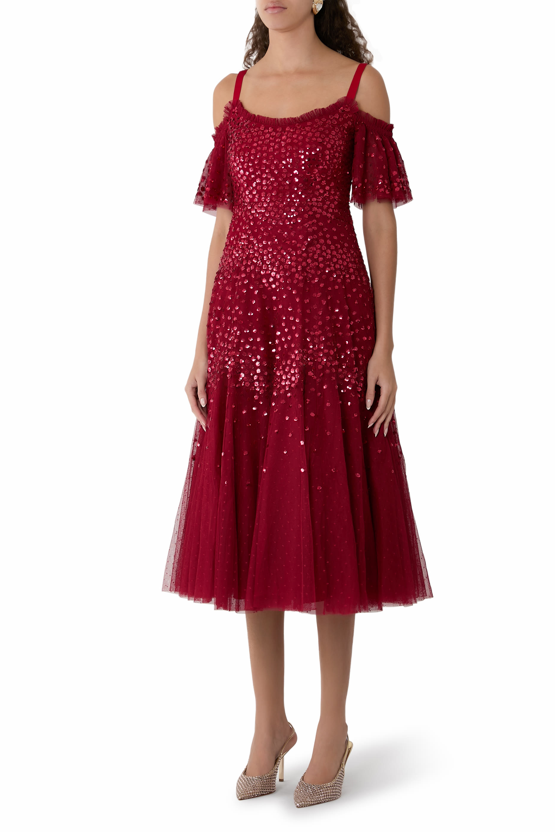 فستان باليرينا بأجزاء صدفية وتطريزات بالترتر 