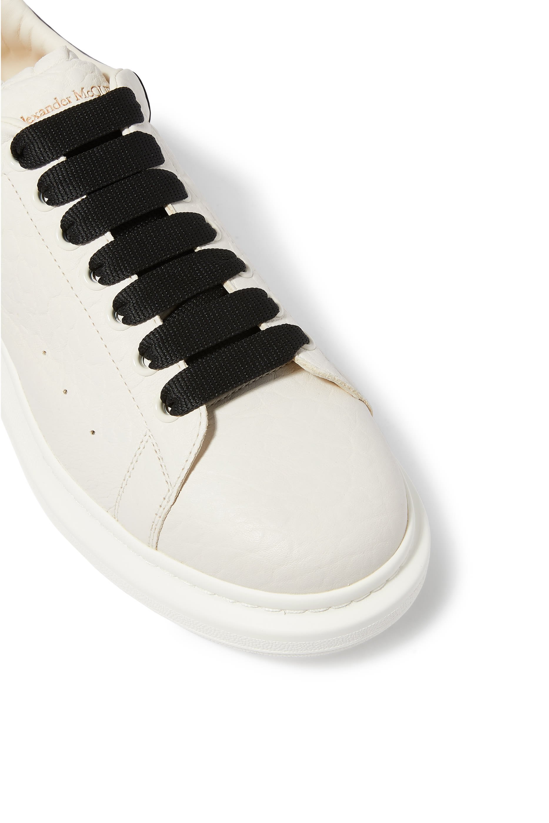 سنيكرز بنعل سميك