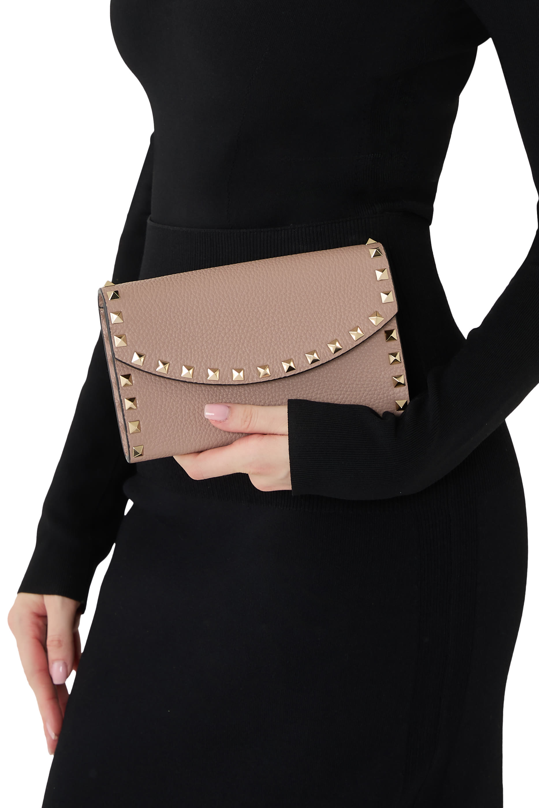 محفظة بسلسلة وحلي هرمية