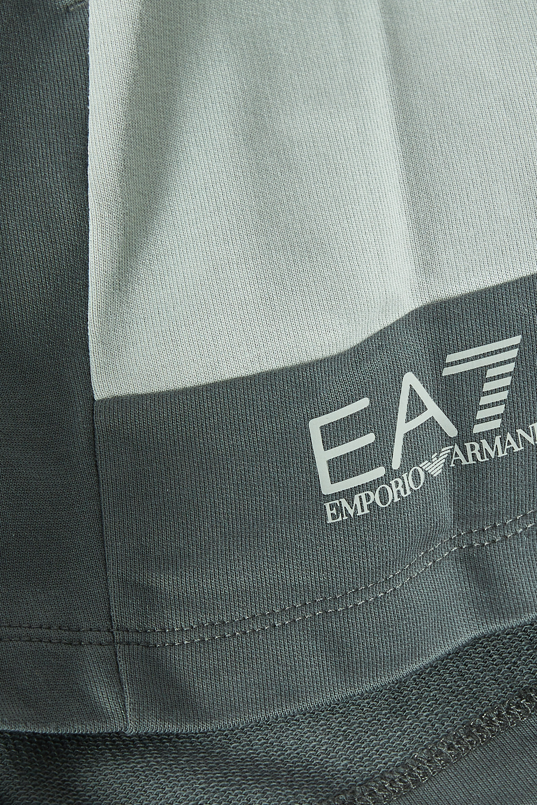 شورت بتصميم مقسم بألوان بشعار الماركة للأطفال