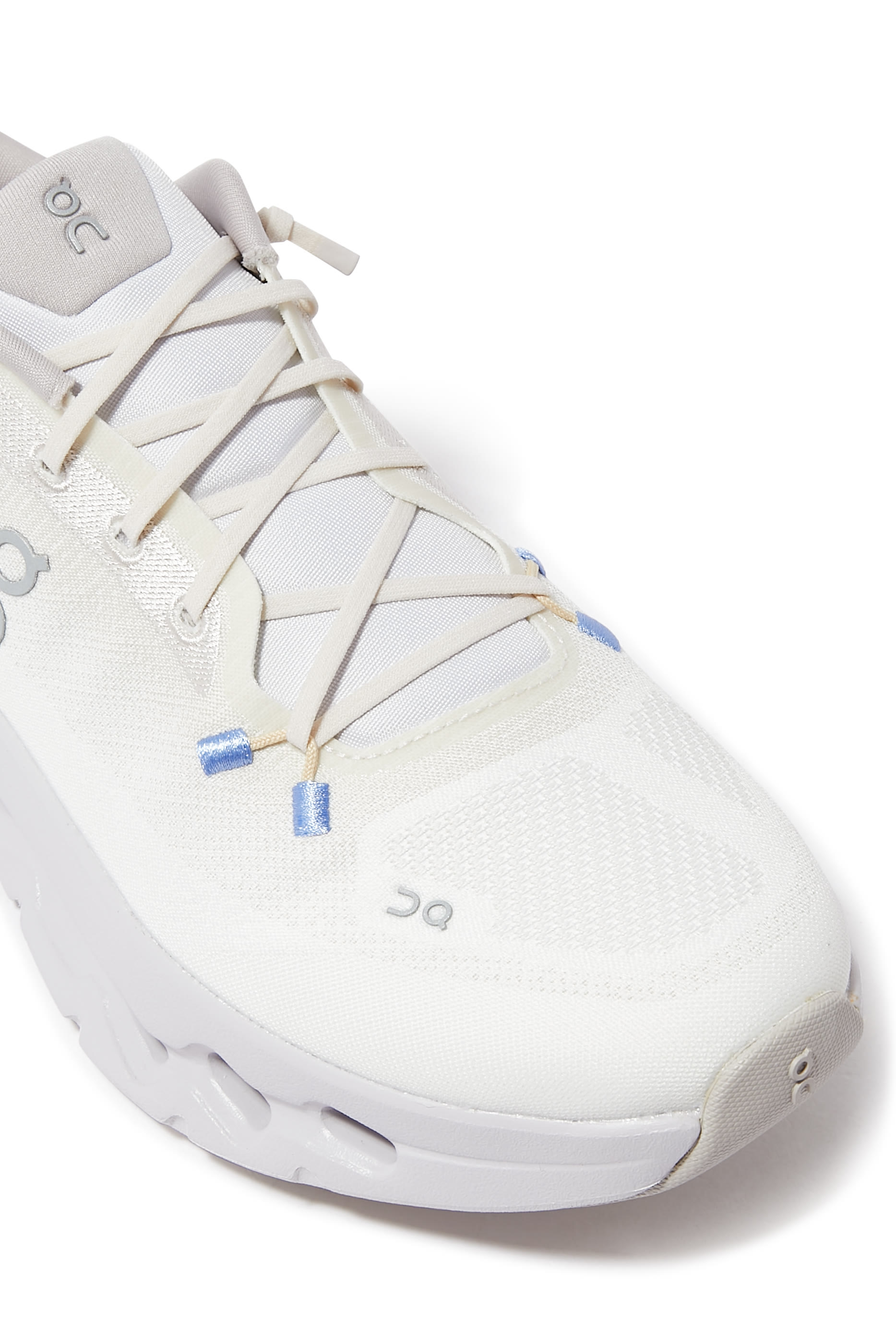 سنيكرز كلاودتيلت للنساء