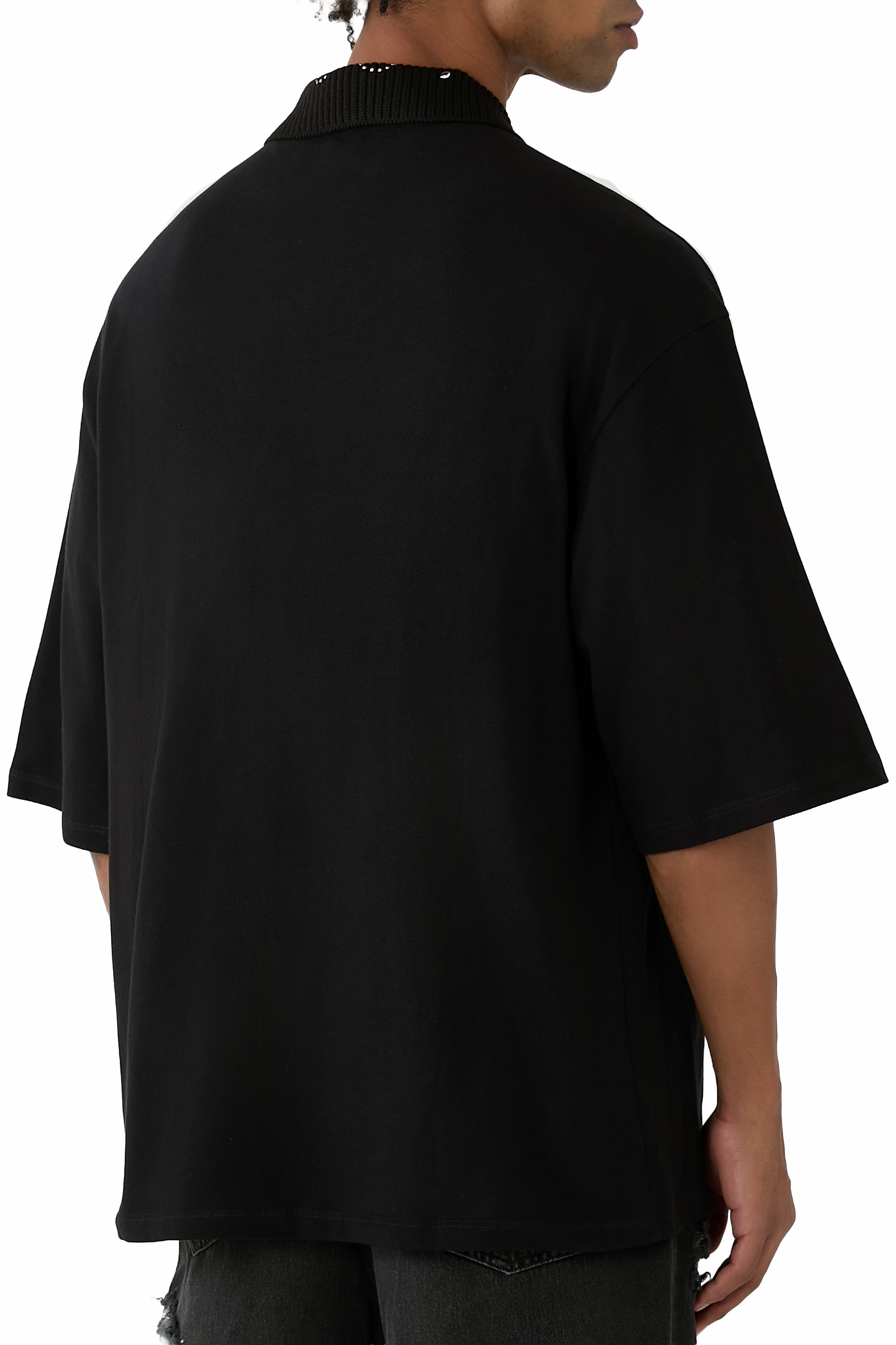 قميص بولو بياقة مزينة بأحجار