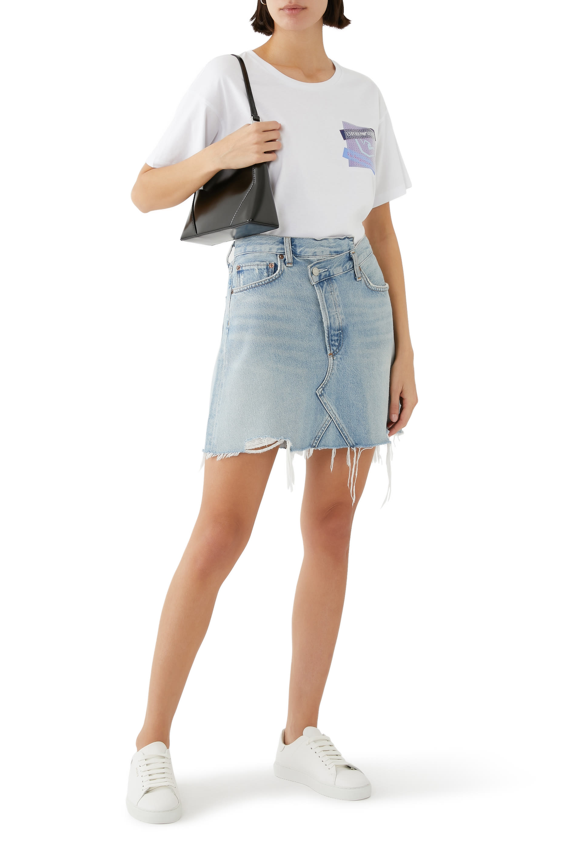 تيشيرت بطبعة شعار الماركة