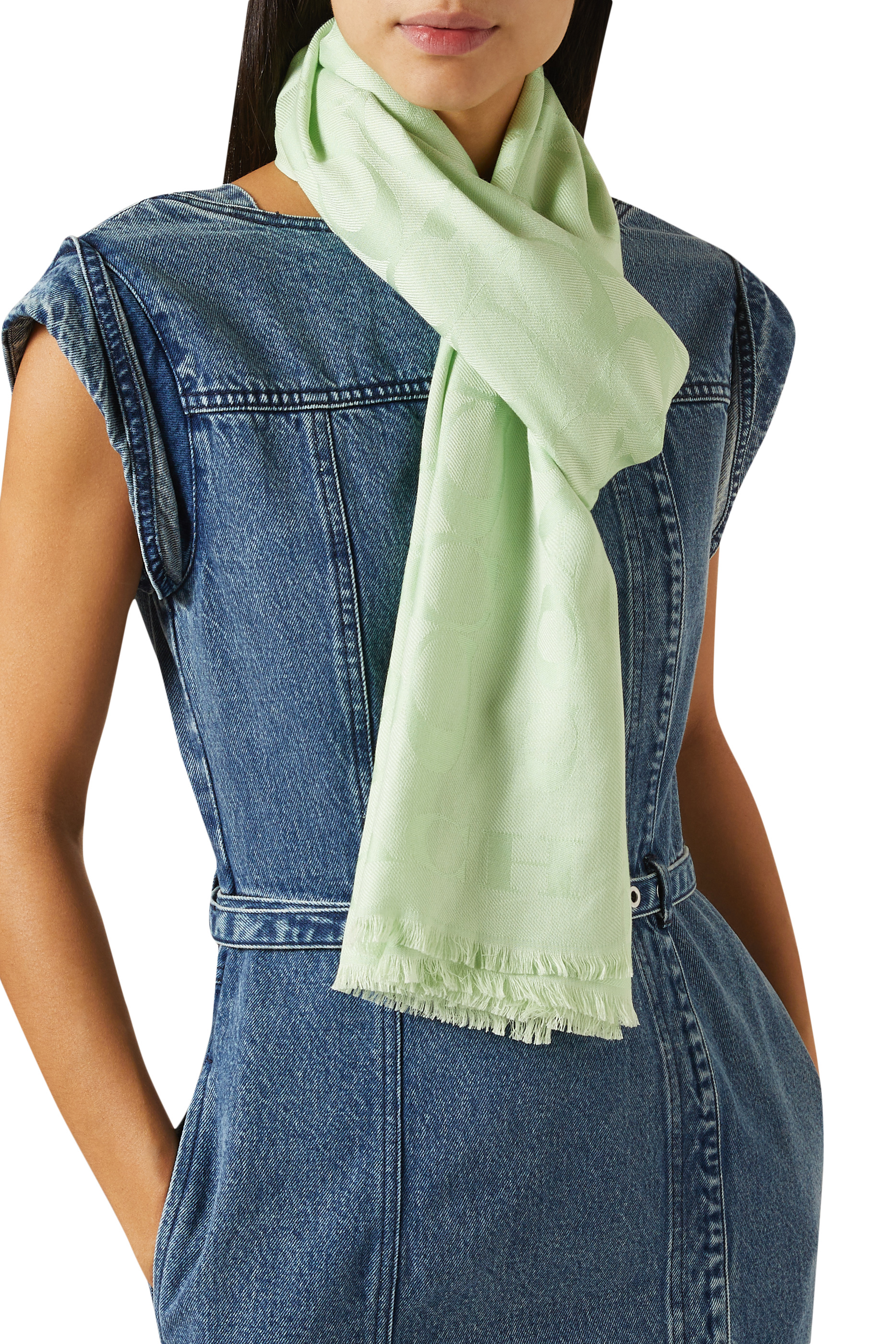 وشاح بشعار الماركة