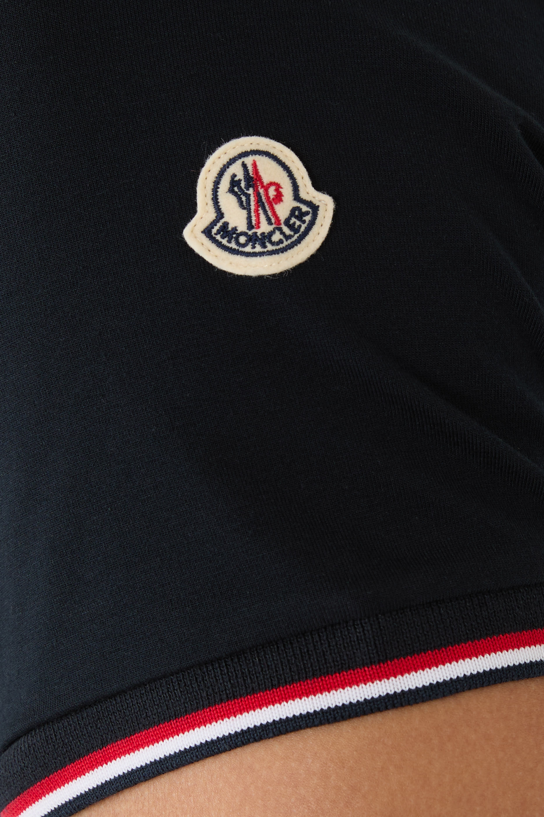 تيشيرت بشعار الماركة