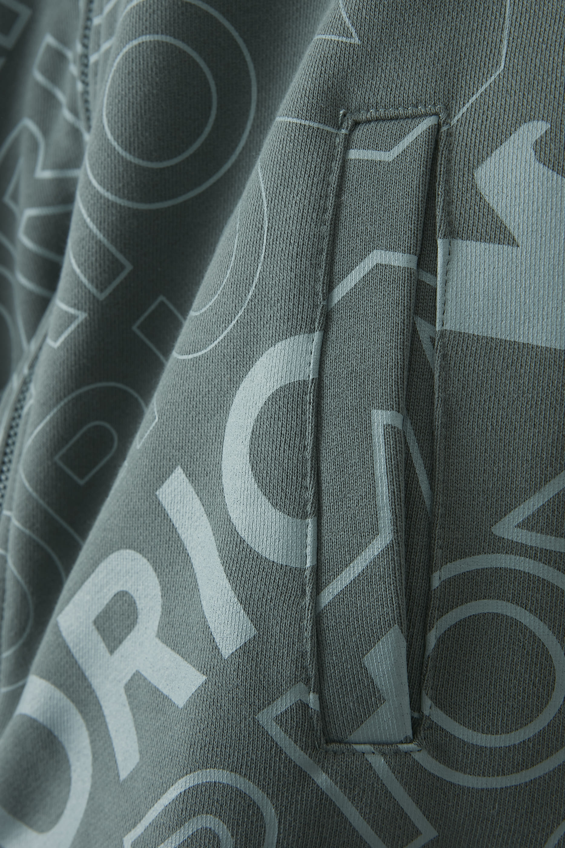 بنطال رياضي برباط تضييق وشعار الماركة للأطفال