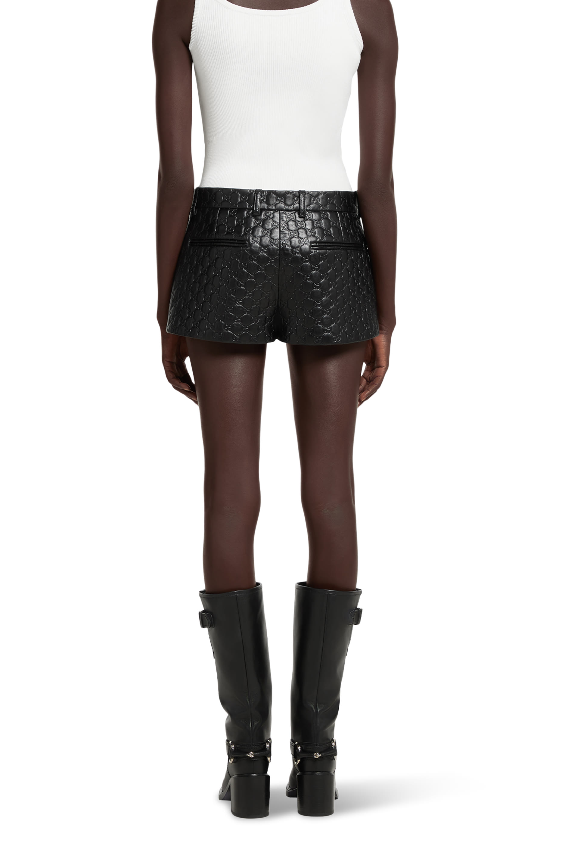 شورت بشعار الماركة جلد