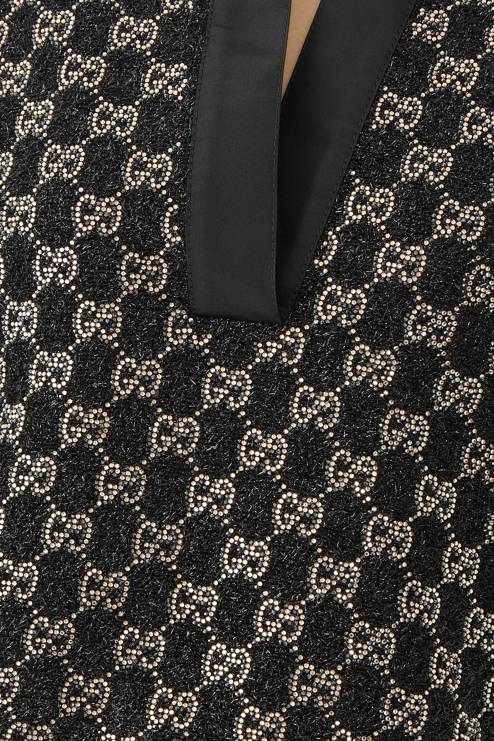 بلوزة صوف تويد لامع بنقشة حرفي شعار الماركة