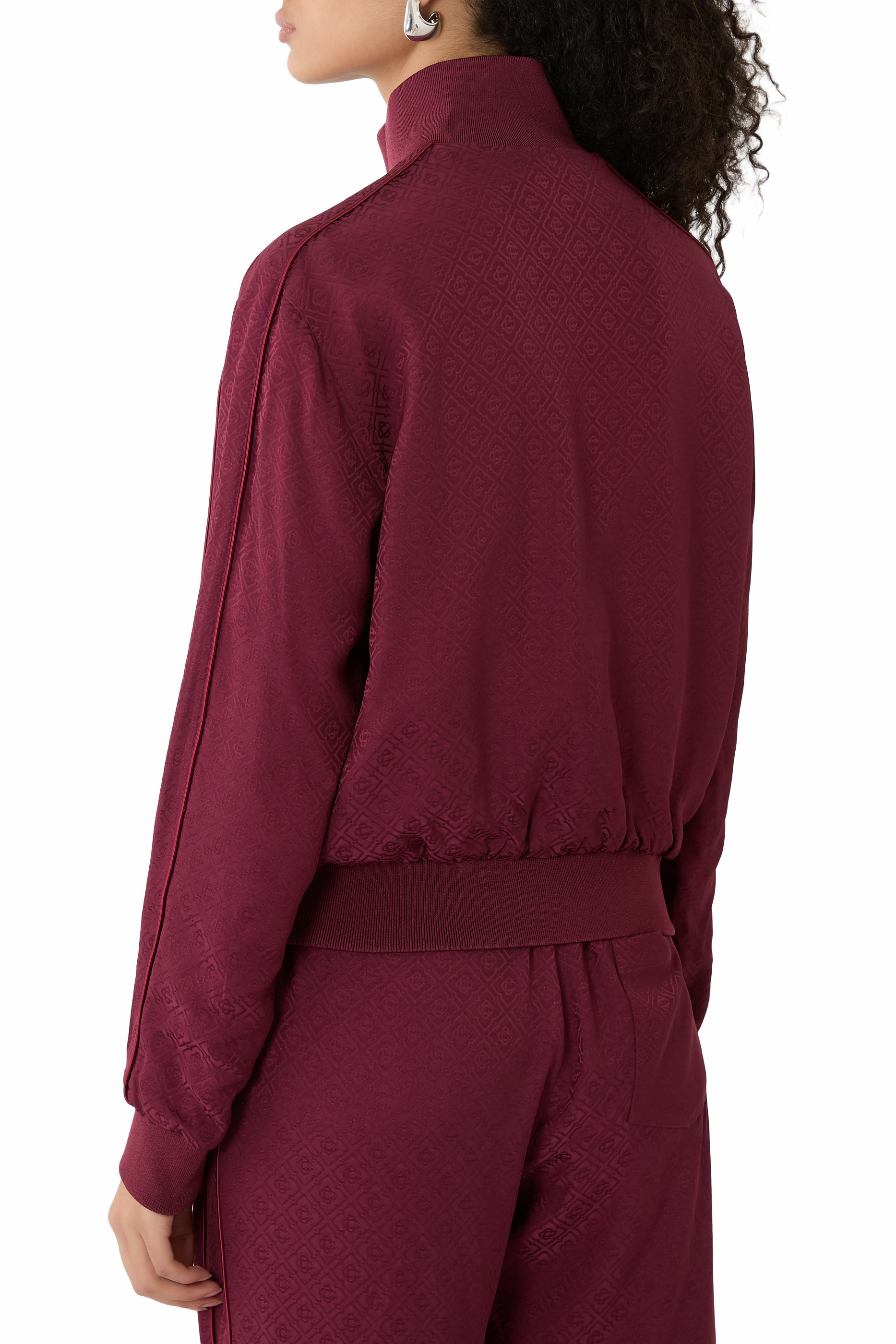 جاكيت رياضي بشعار الماركة