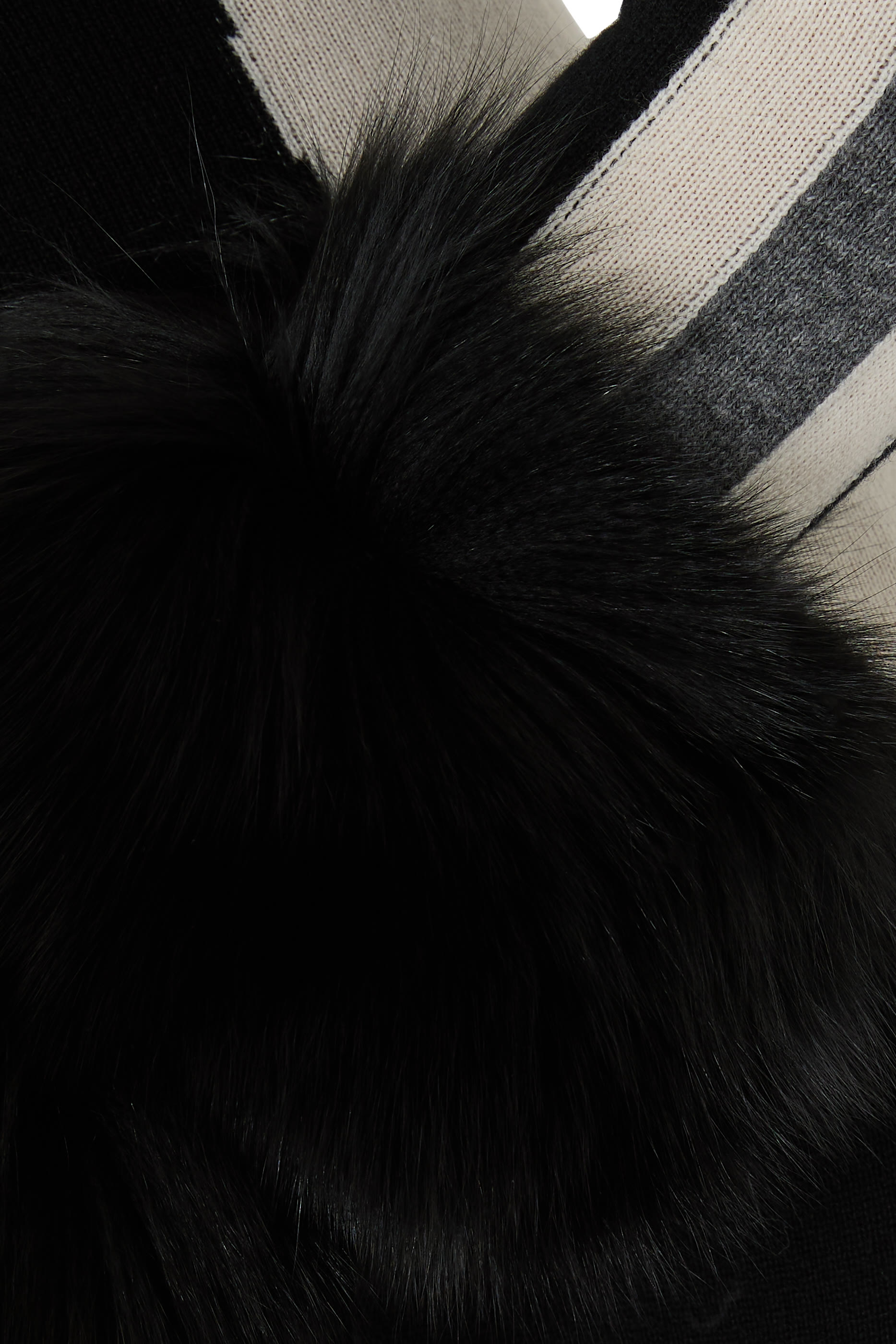 جمبسوت بأساور فرو ثعلب