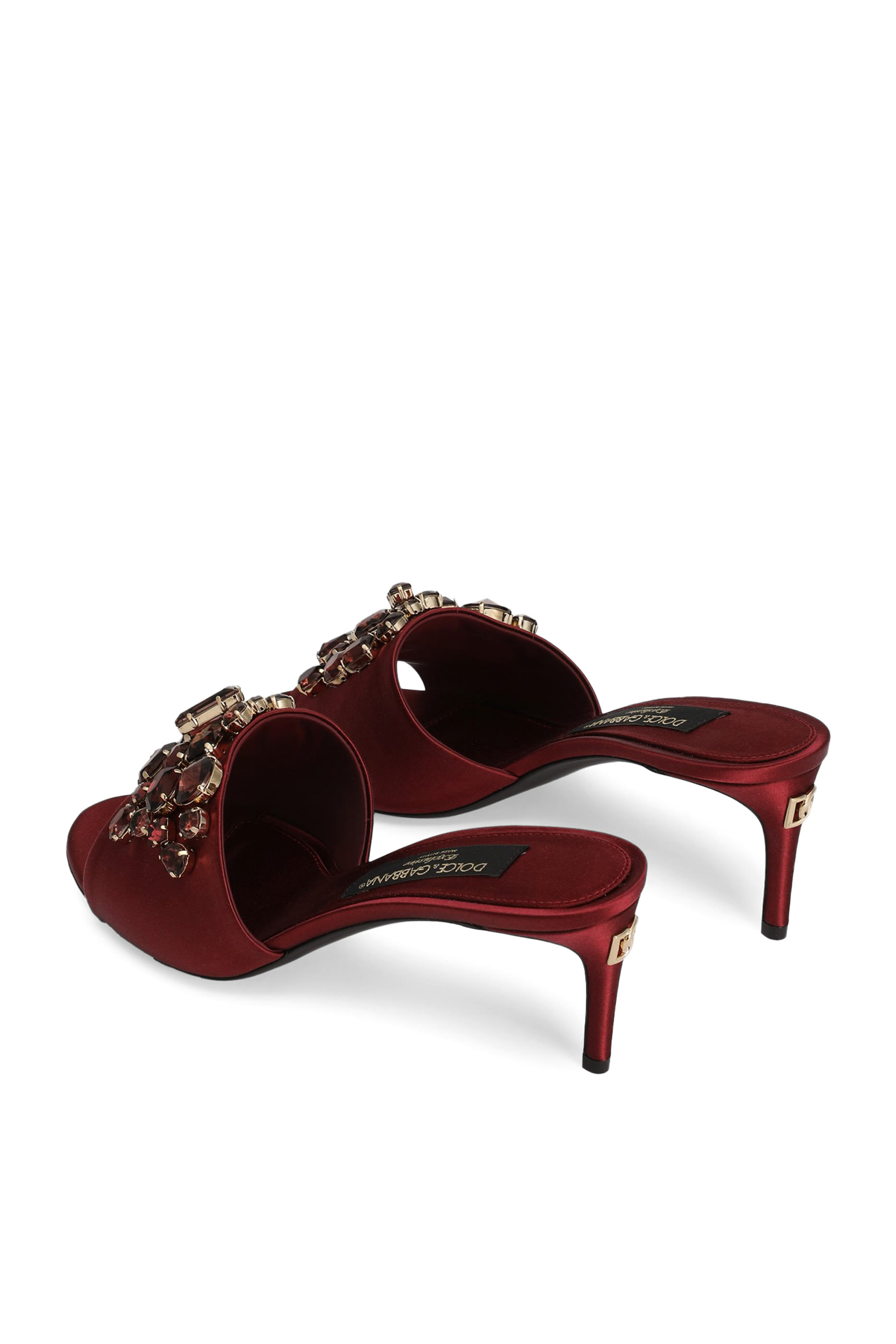 حذاء مفتوح من الخلف مزين بأحجار