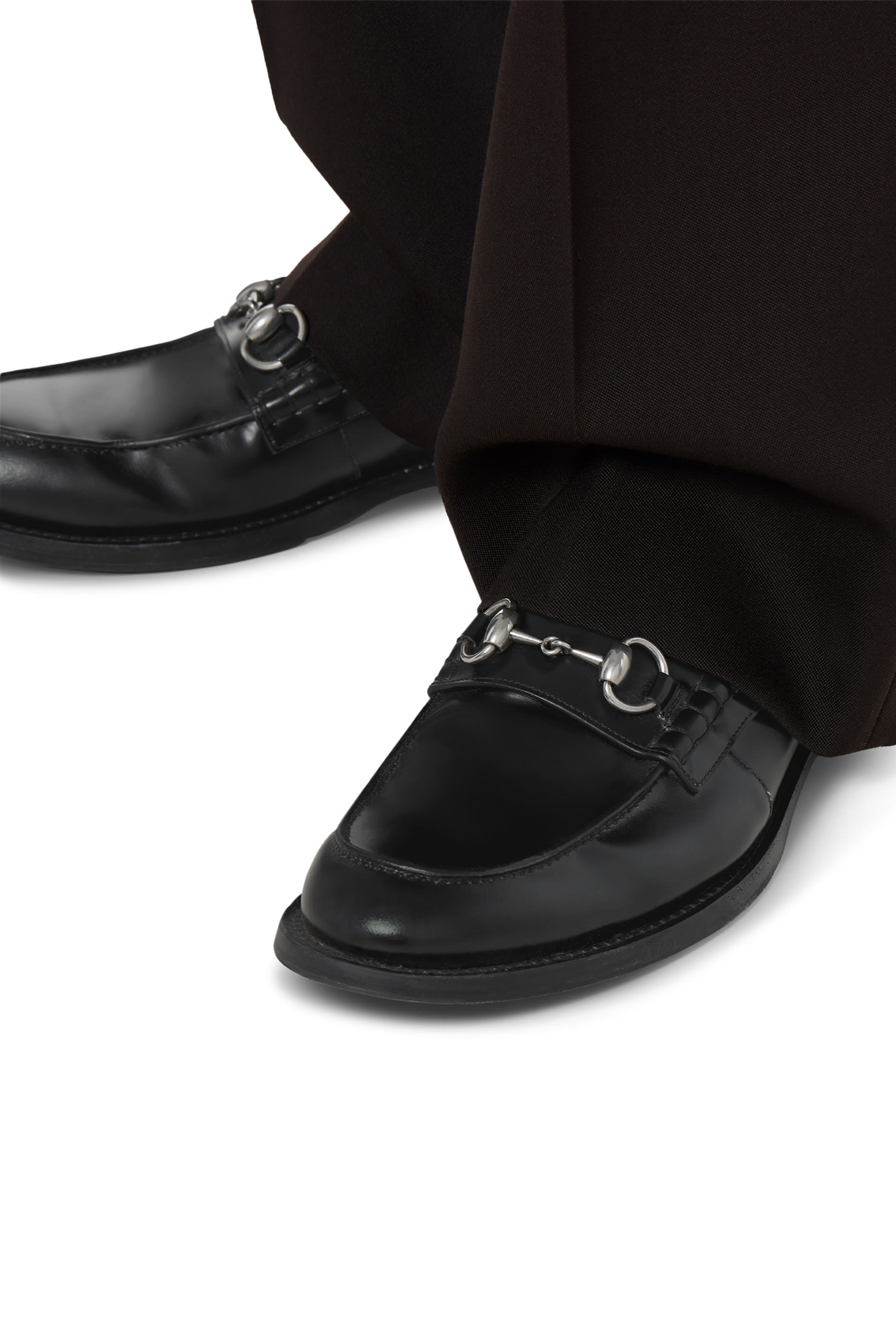 حذاء سهل الارتداء بحلية لجام الحصان