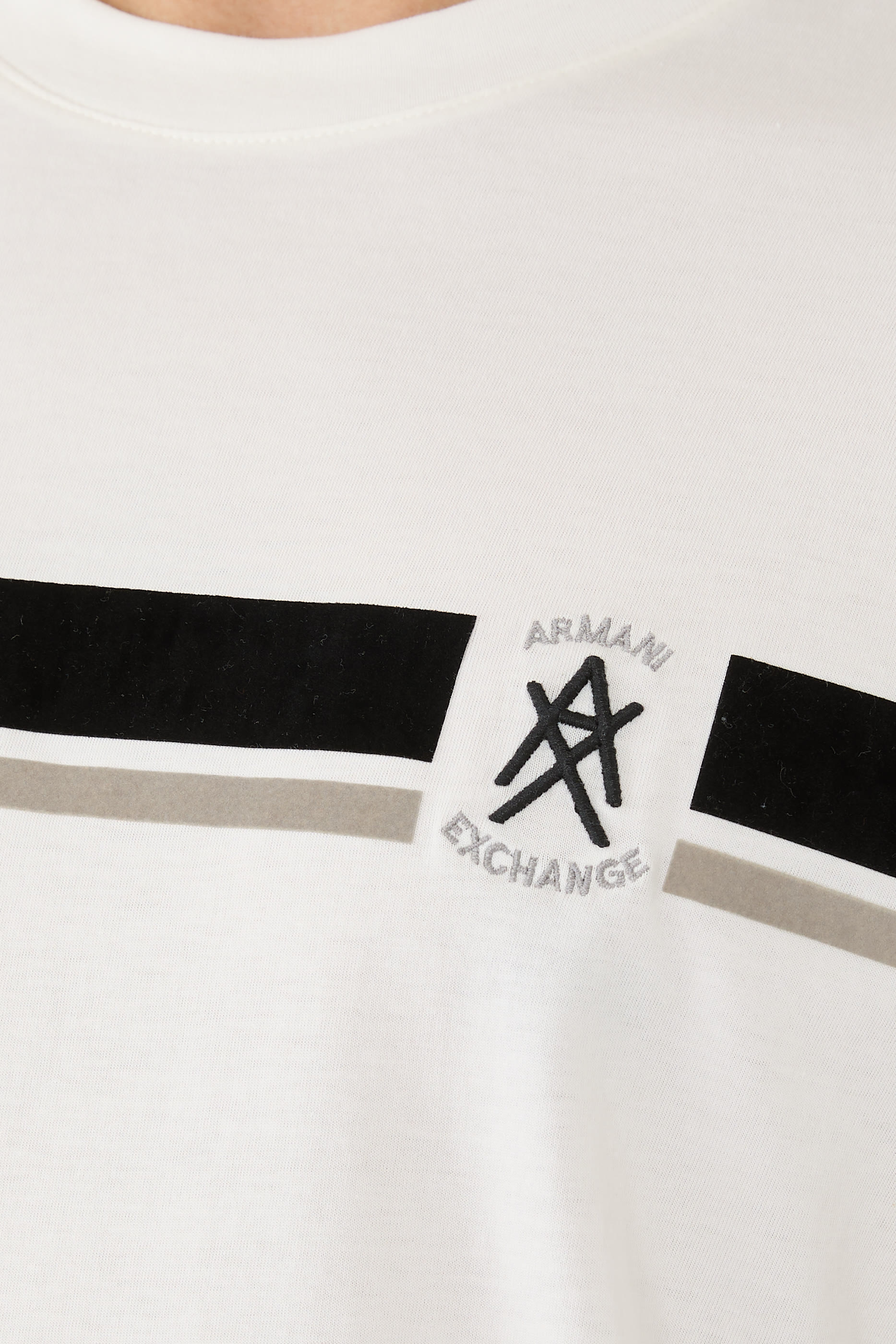 تيشيرت بشعار حرفي الماركة