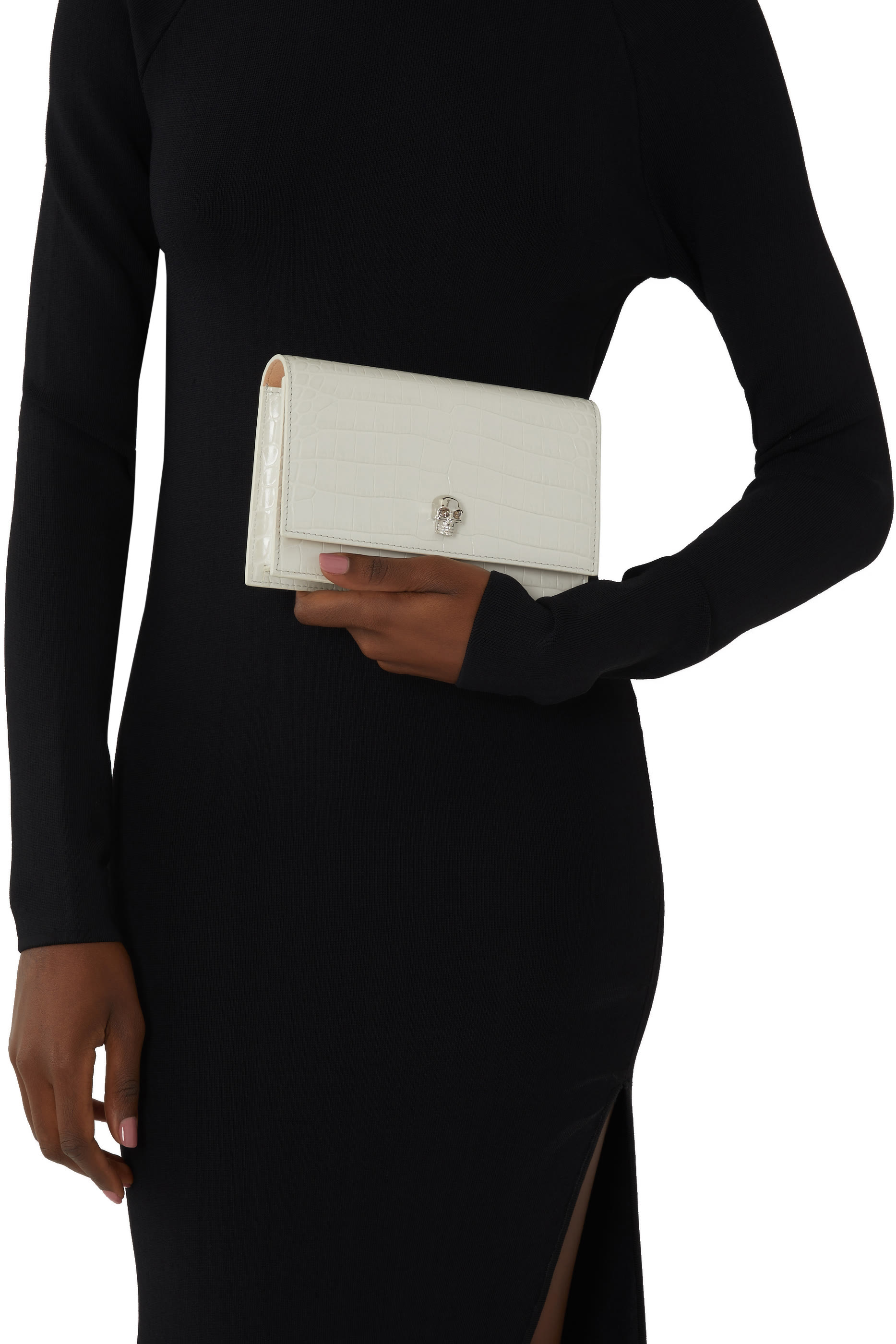 حقيبة صغيرة بحلية جمجمة