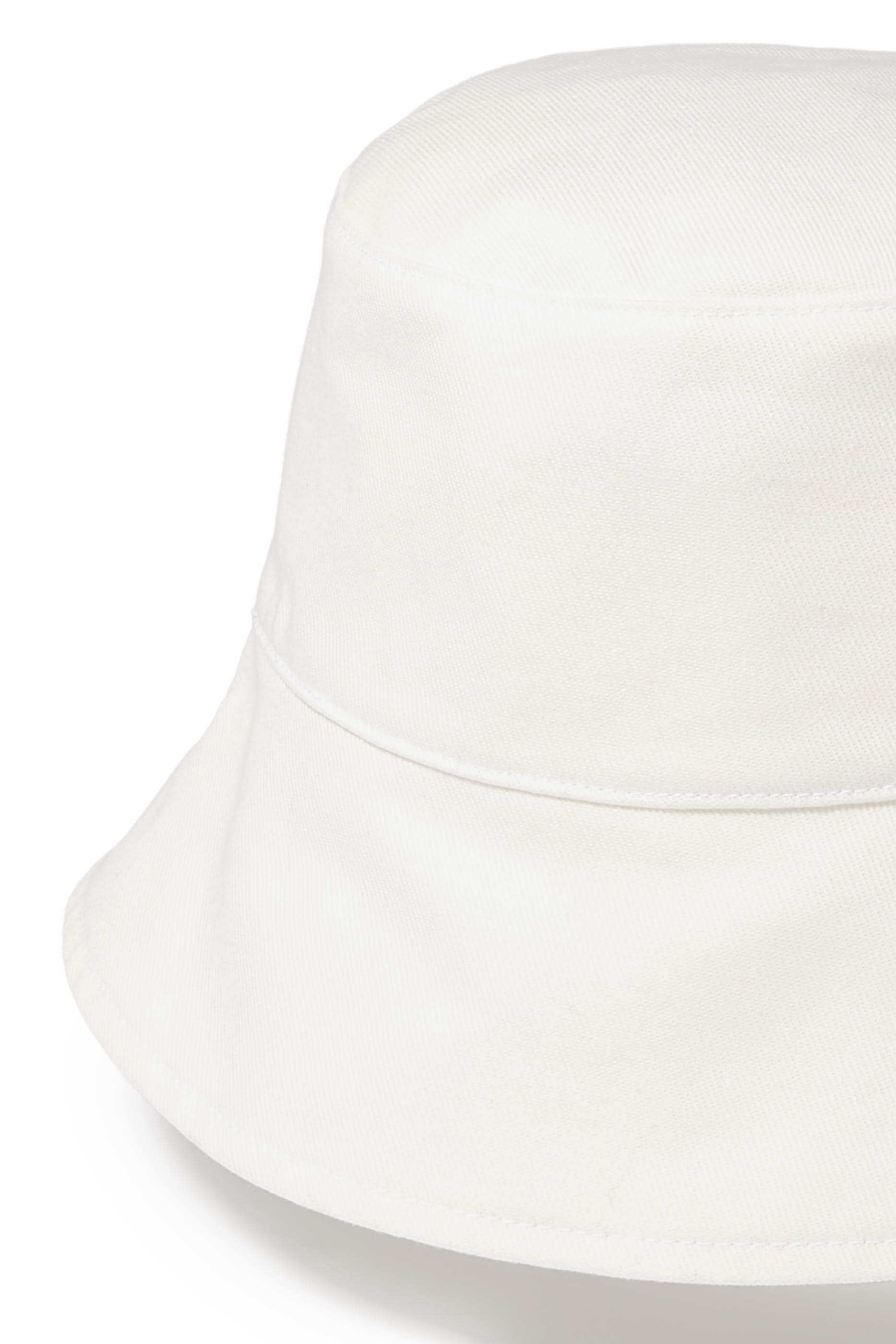 قبعة باكيت بشعار الماركة كبير