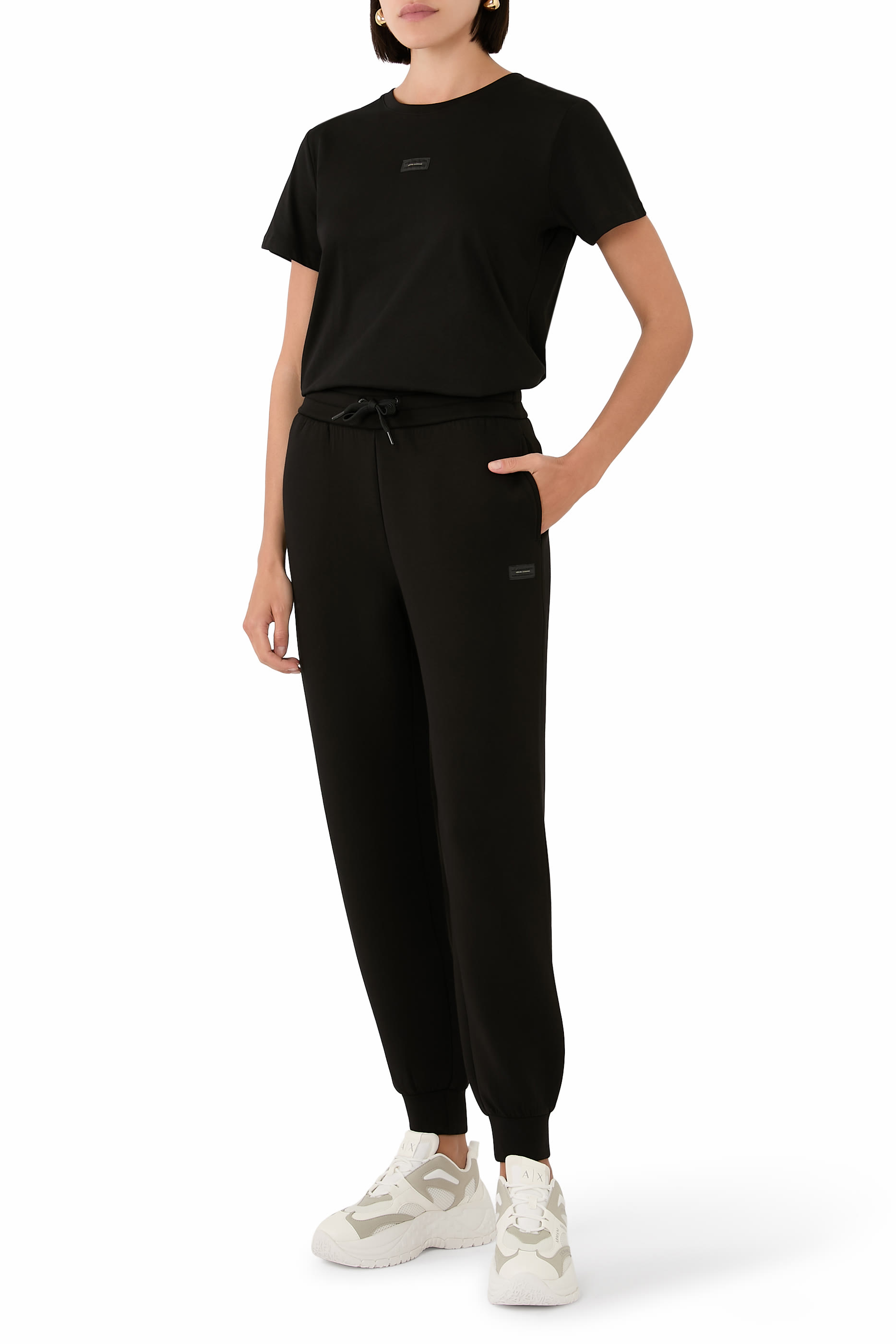 بنطال رياضي برباط تضييق وشعار الماركة