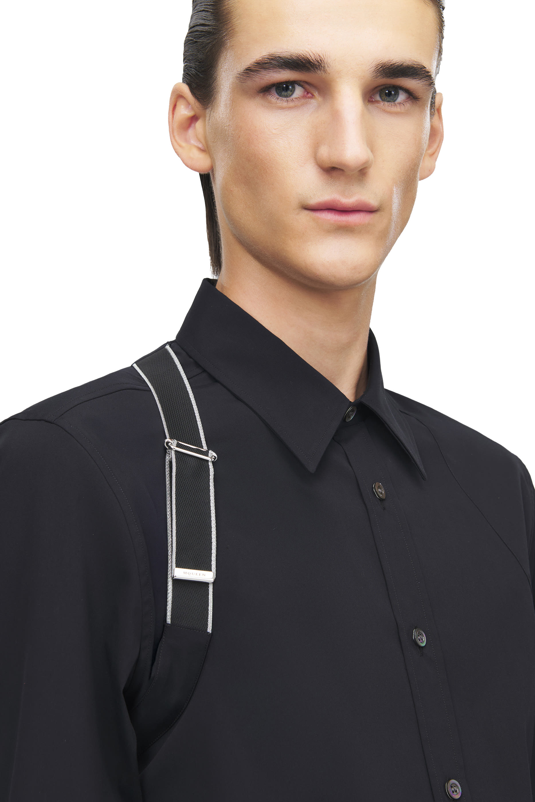 قميص هارنيس بشعار الماركة