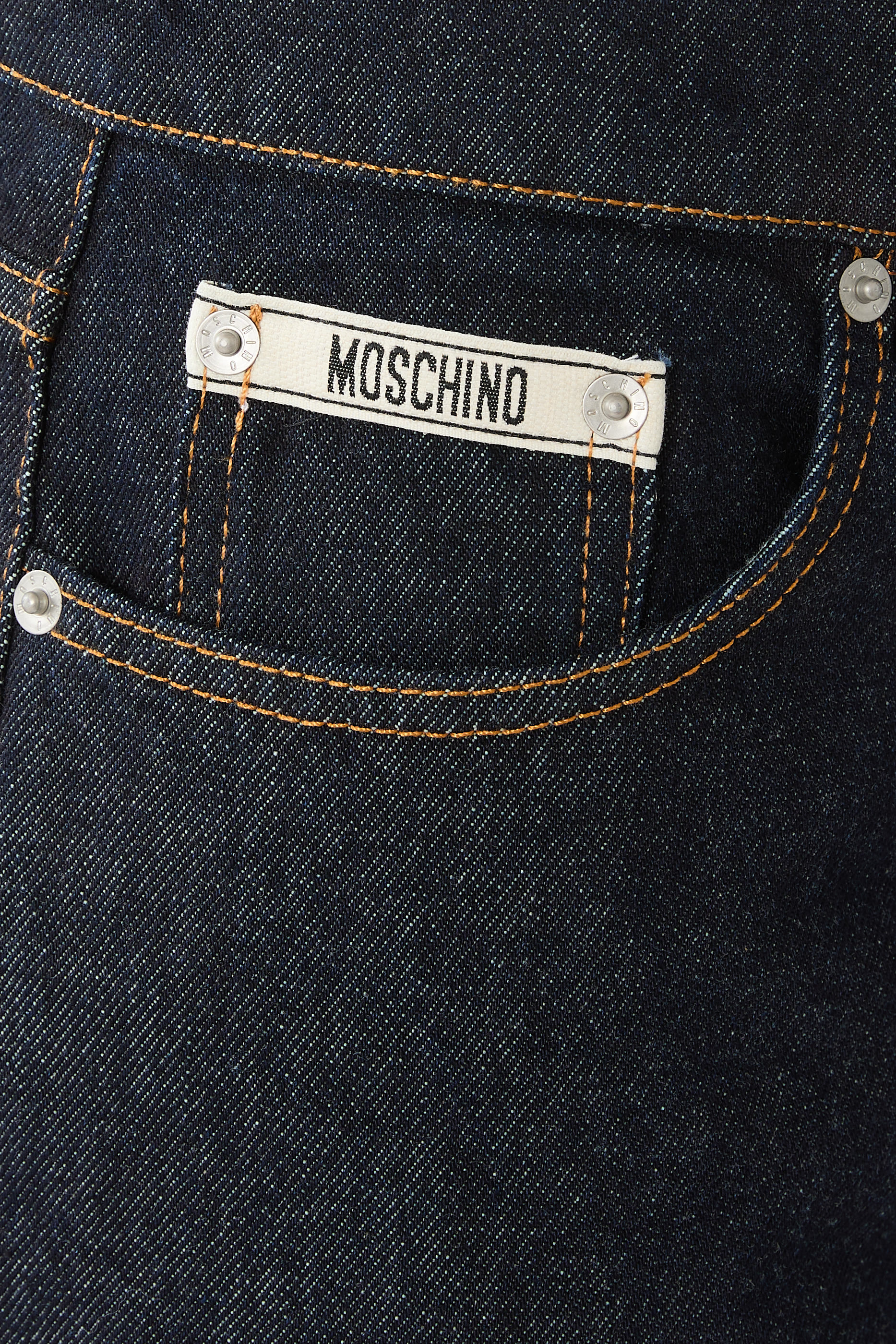 بنطال جينز بقصة ساق مستقيمة وشريط شعار الماركة