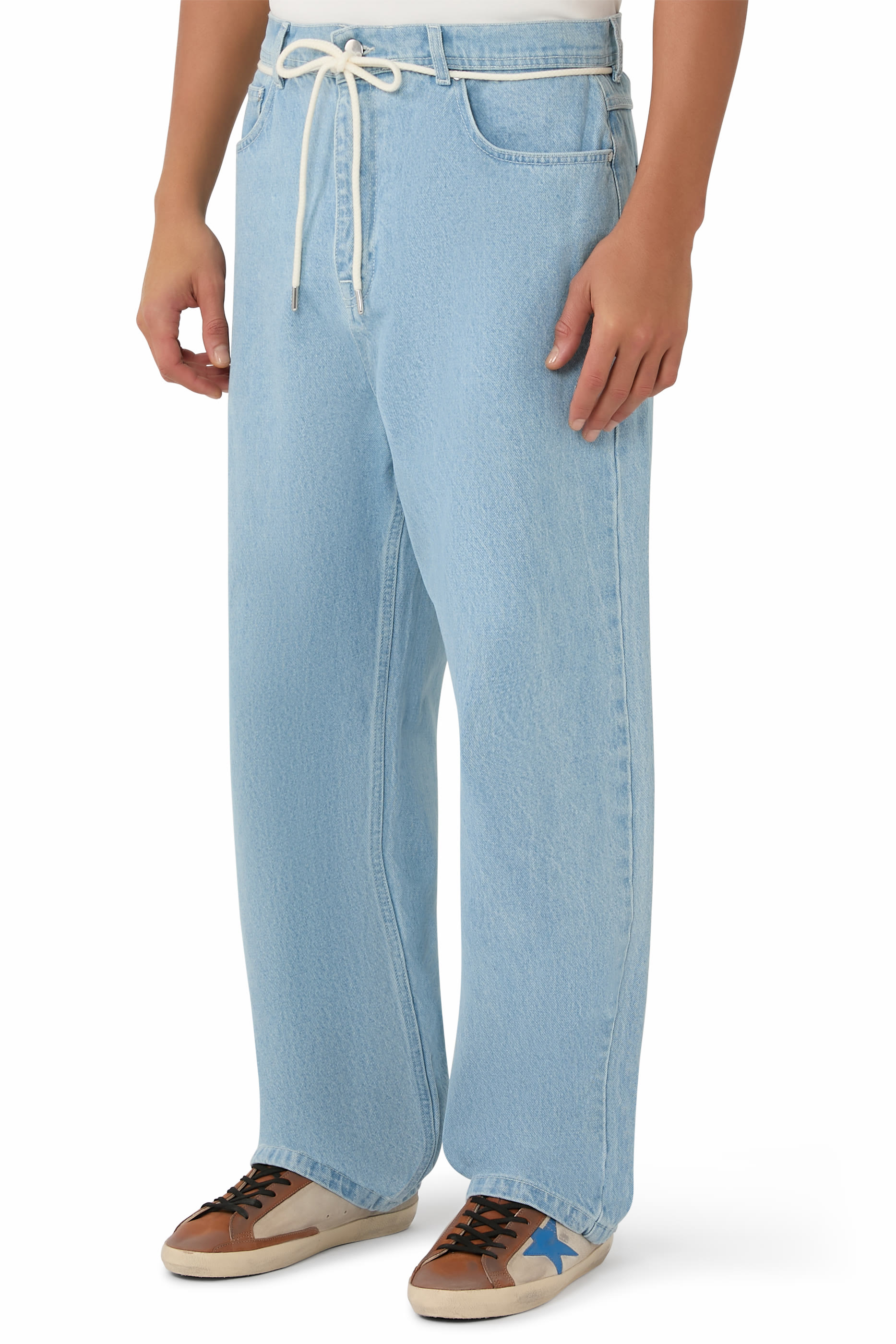 بنطال جينز بقصة فضفاضة