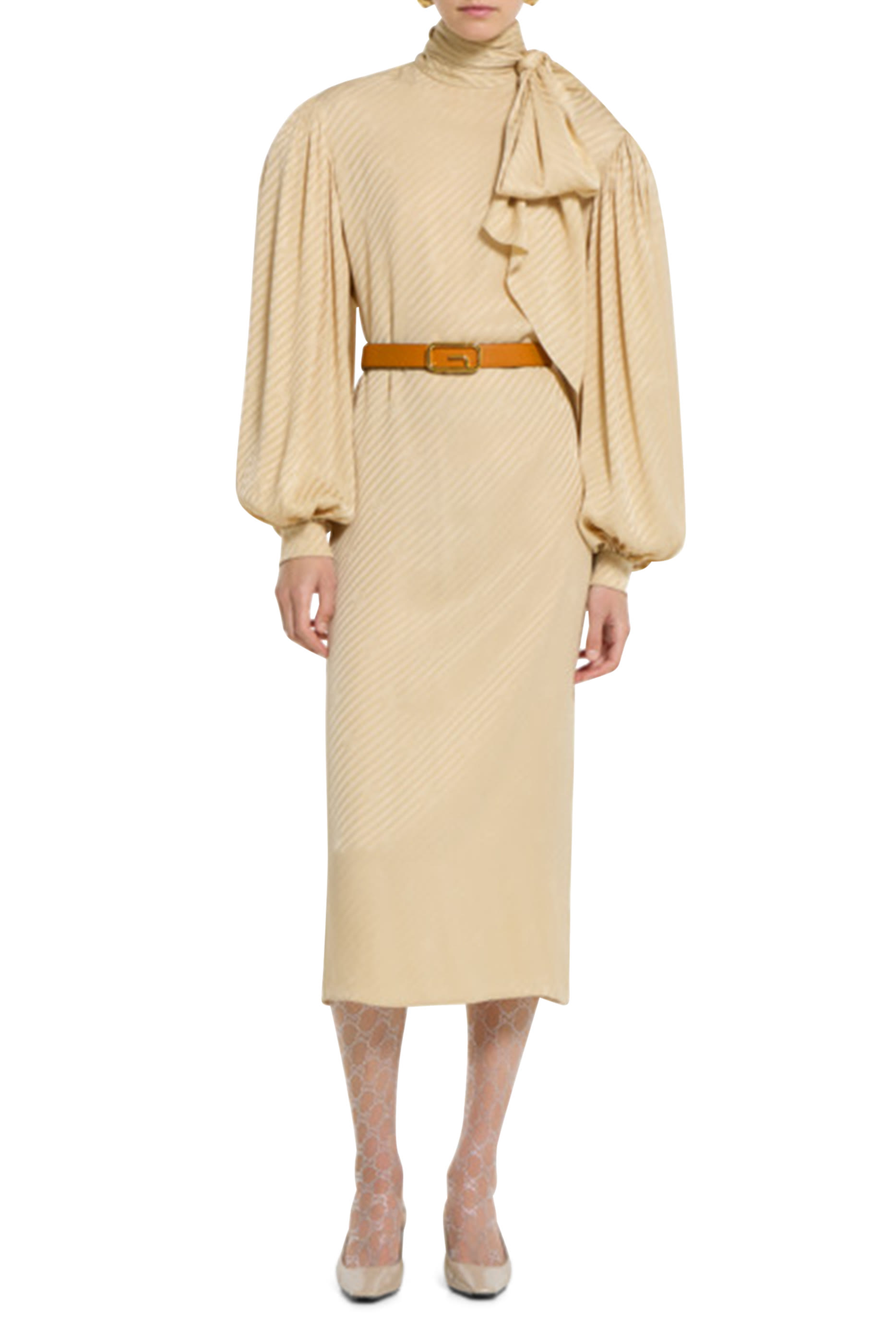 حزام بوجهين وحلية مربعة بتصميم حرف شعار الماركة