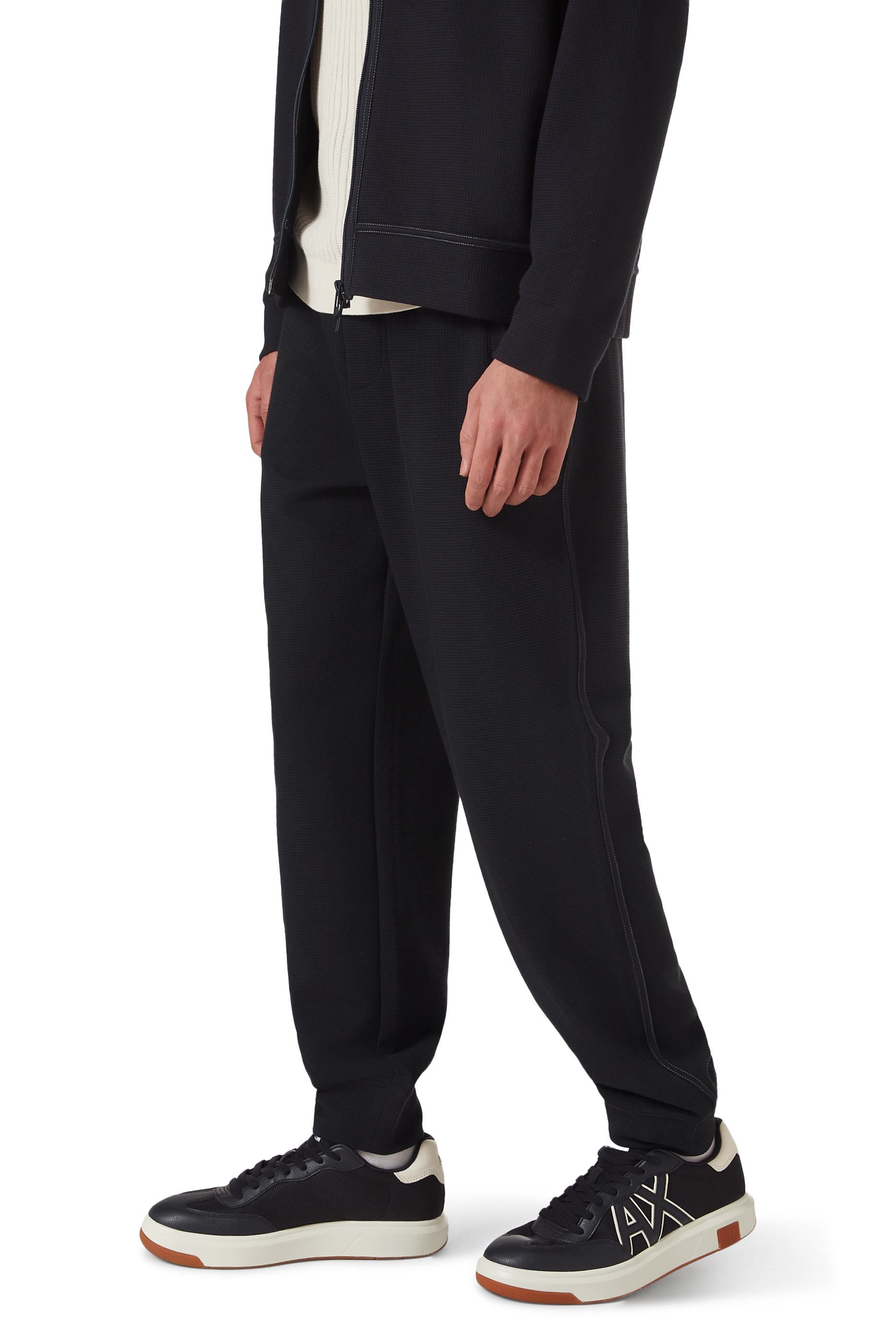 سنيكرز فينيس بشعار الماركة على الجانب