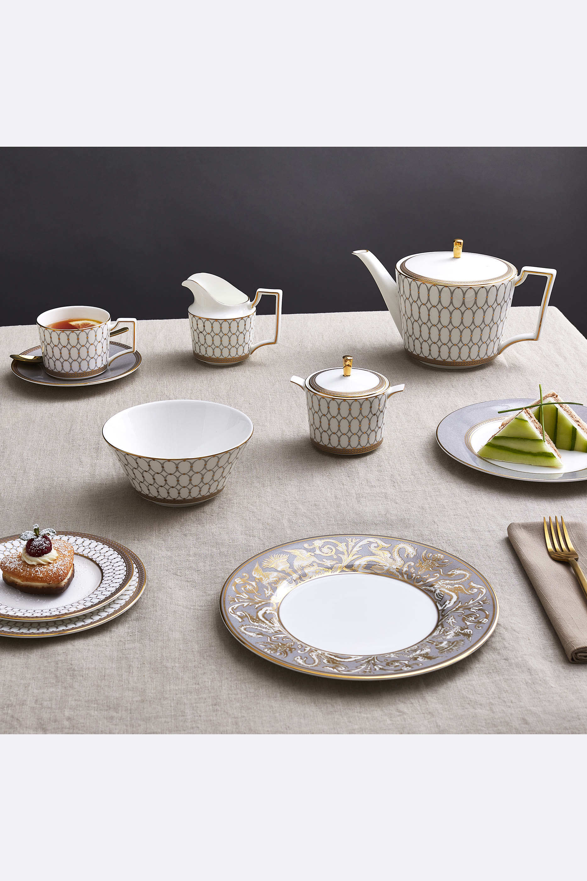 طبق وفنجان شاي رينيسنس جراي