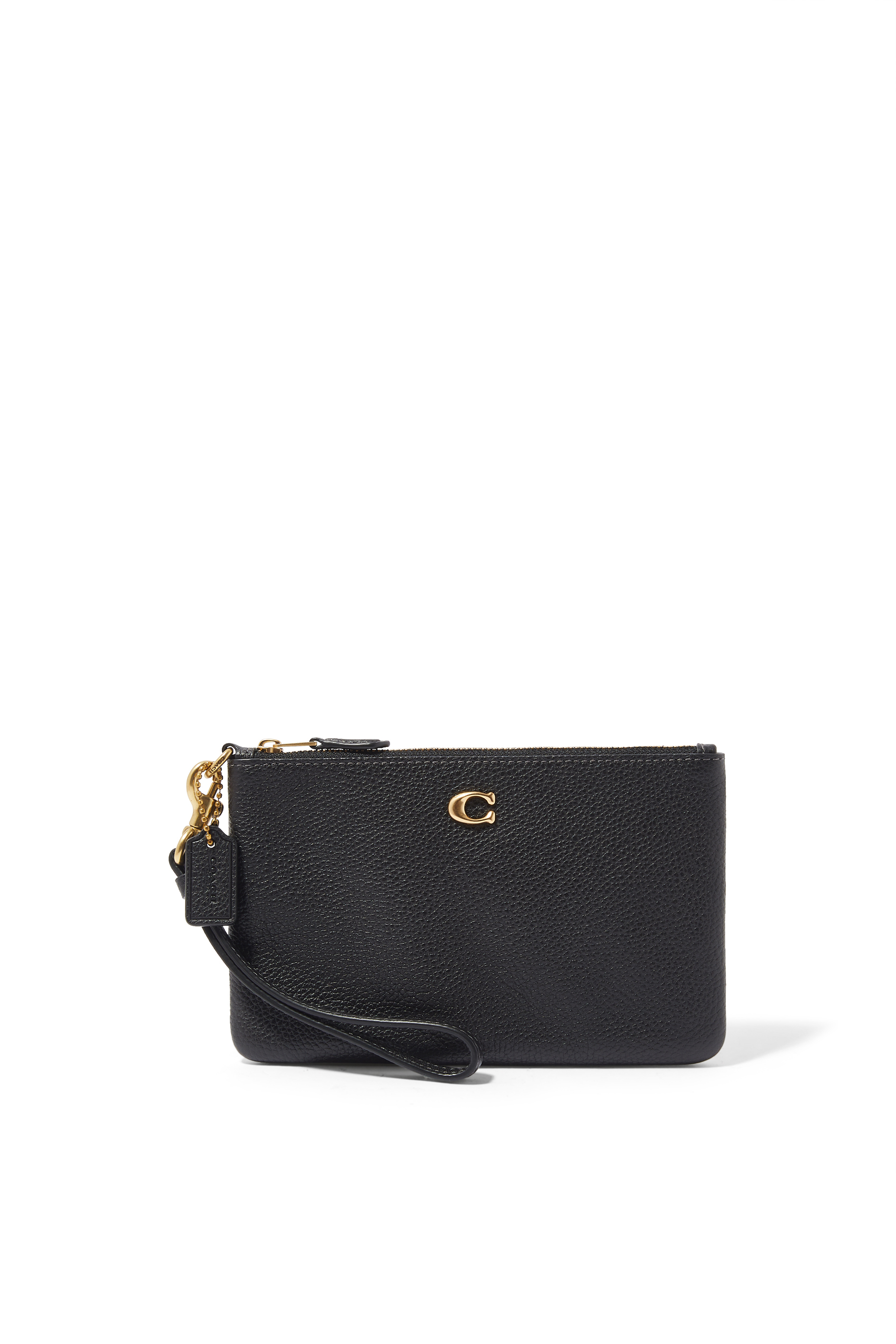 حقيبة بسوار معصم وحلية بحرف شعار الماركة