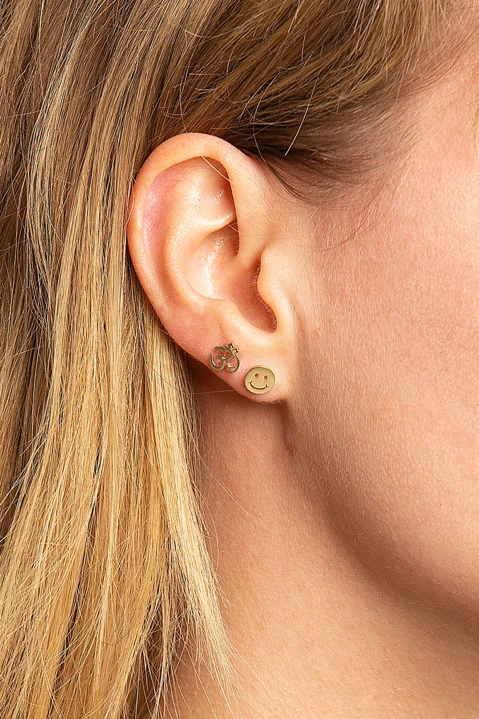 قرط منفرد بتصميم وجه سعيد مرصع بالماس فضة إسترلينية مطلية بالذهب عيار 14