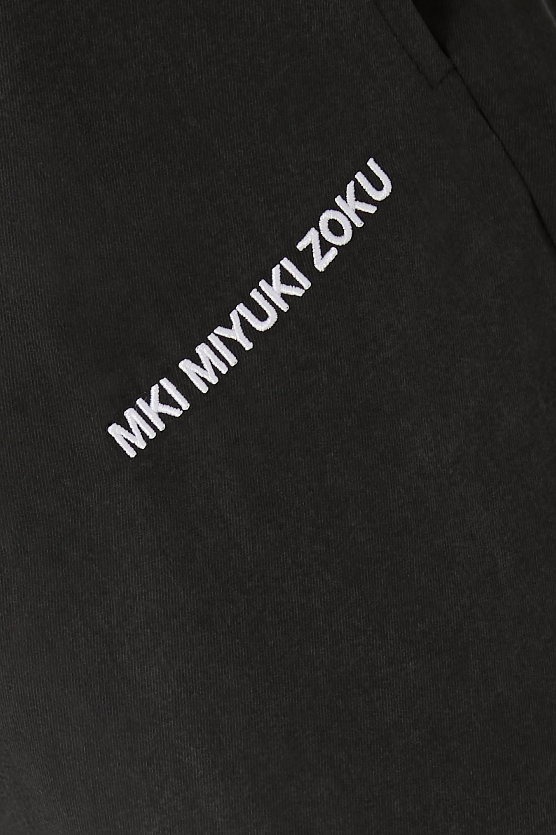 بنطال كوبرو بقصة ساق واسعة ولون باهت