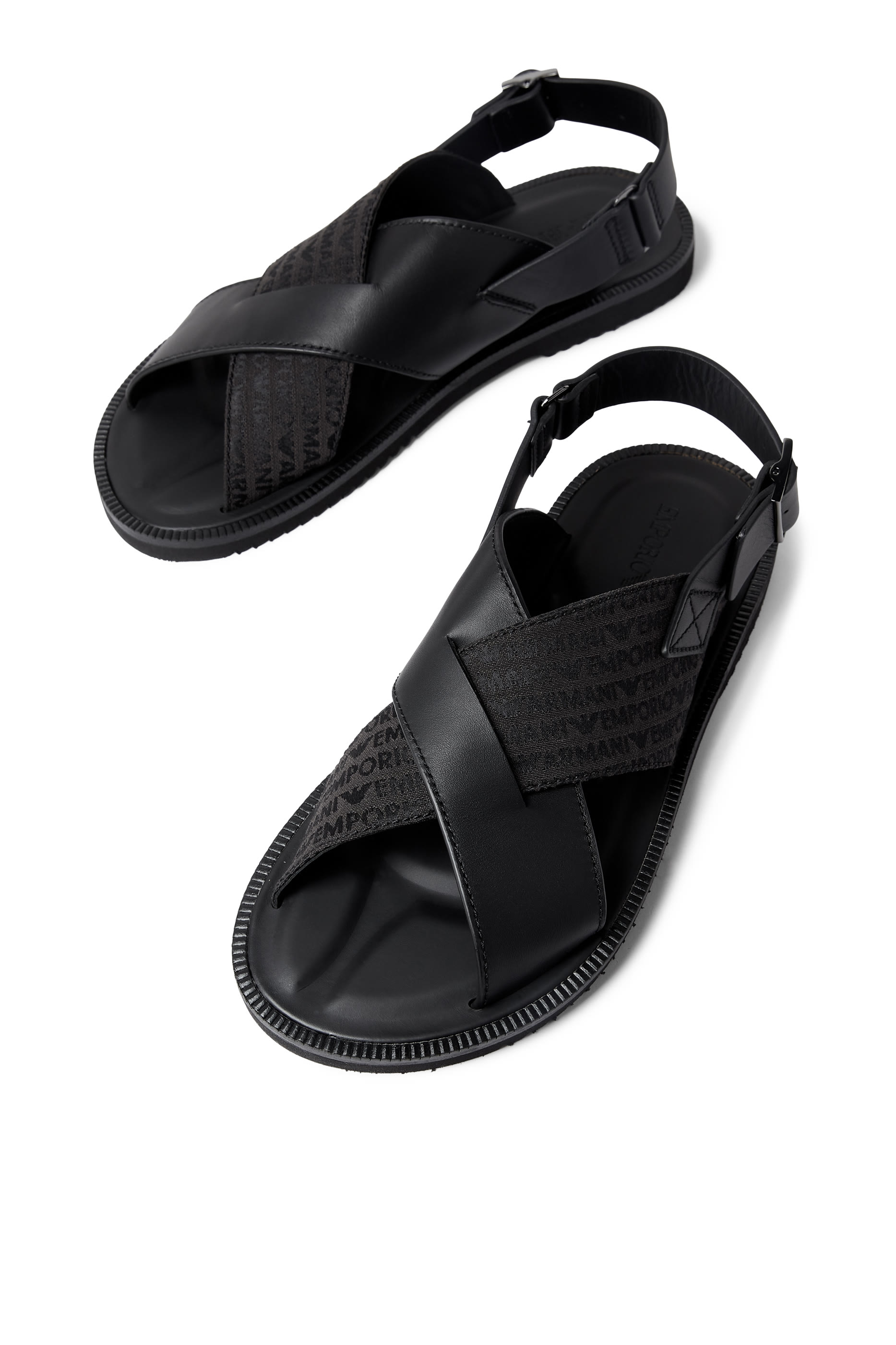 صندل بأشرطة متقاطعة جلد وجكار