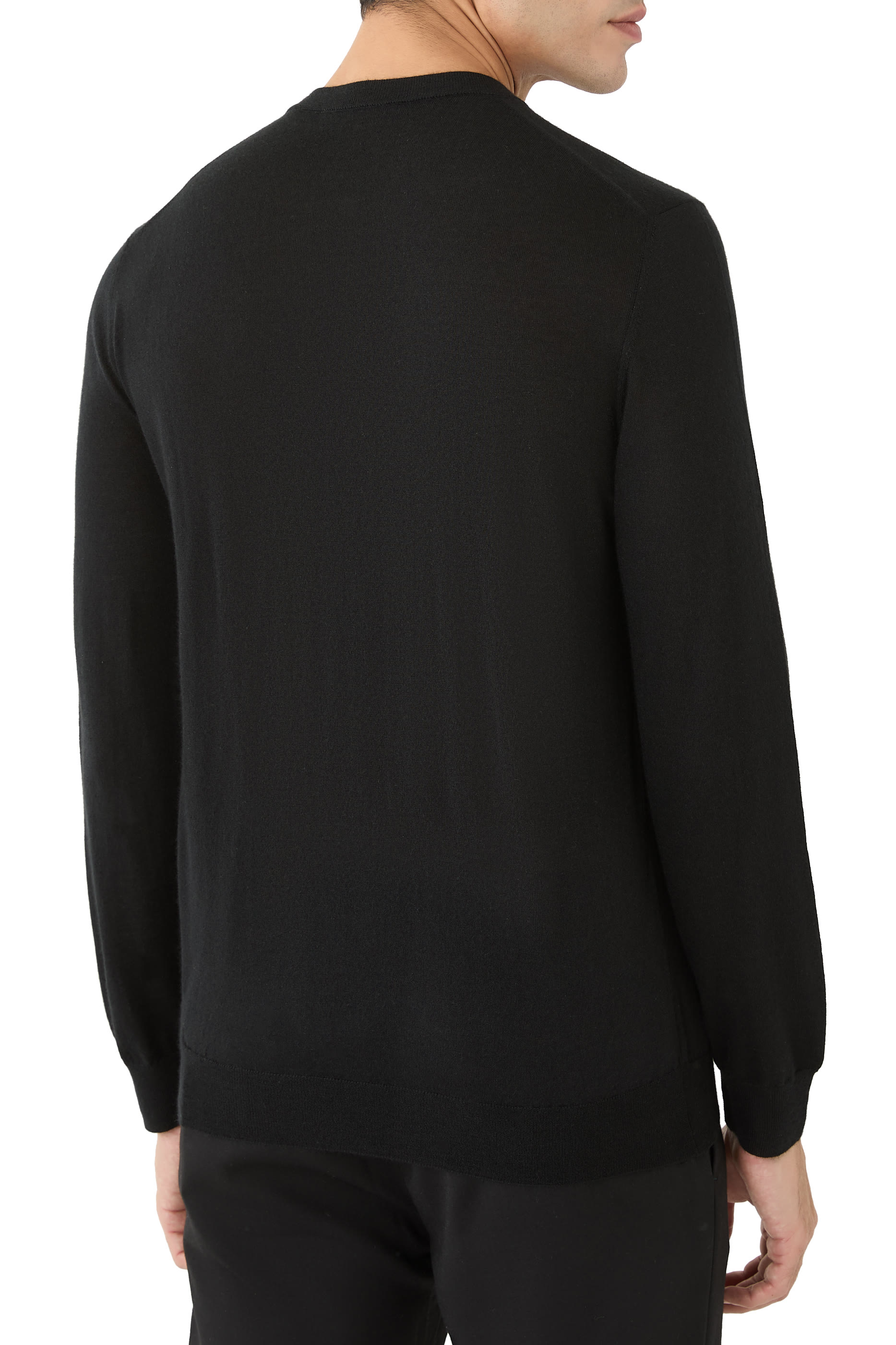 كنزة زانون بياقة ضيقة