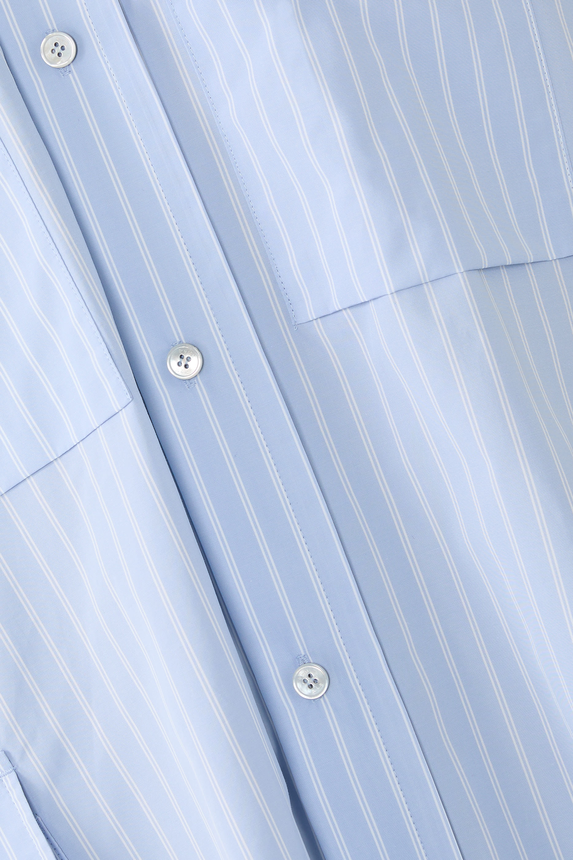 قميص مخطط بقصة فضفاضة