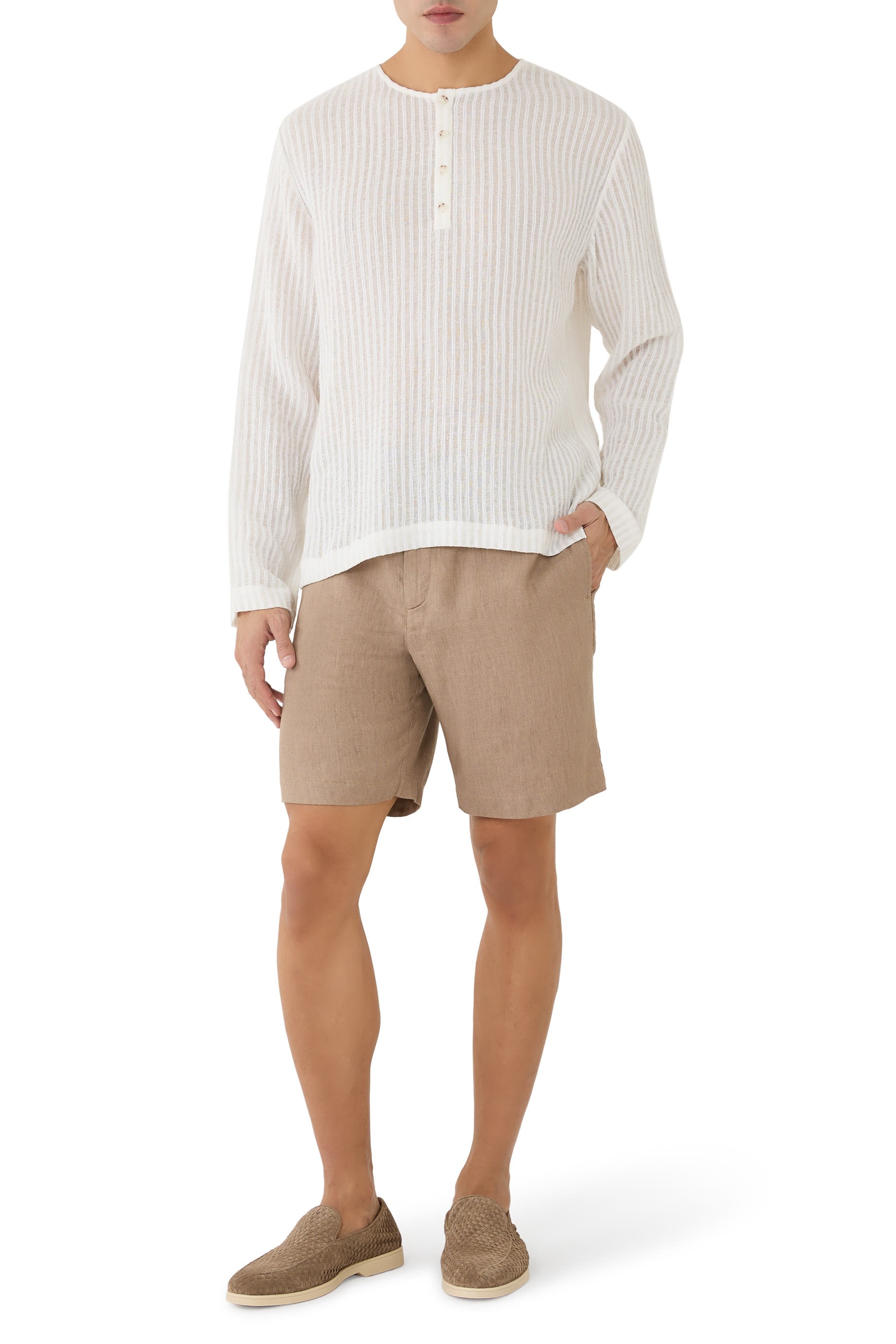 تيشيرت بياقة هينلي ونقشة مخططة نسيج كتان شفاف