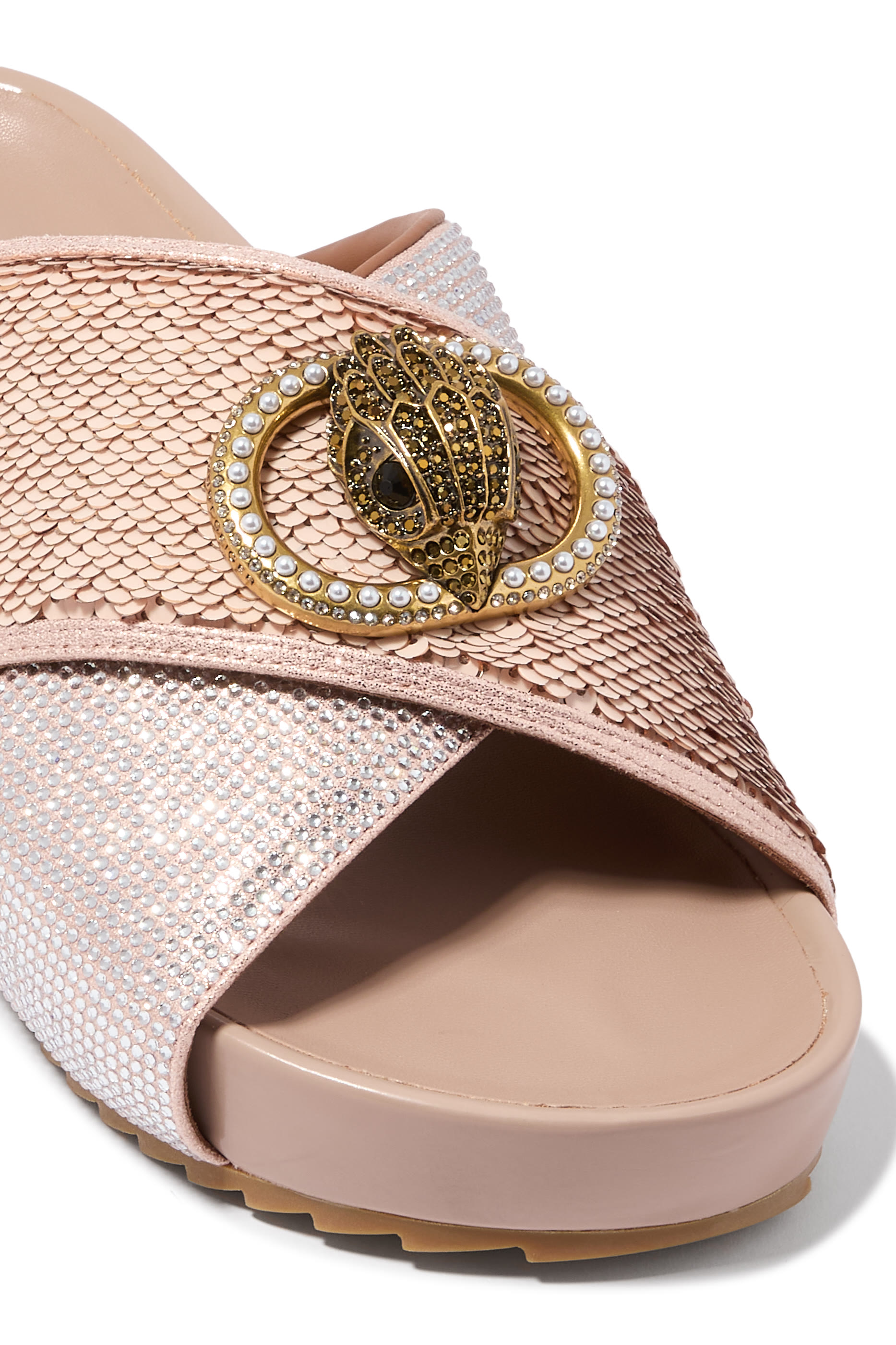 صندل  تشيلسي بسيور بتصميم متقاطع