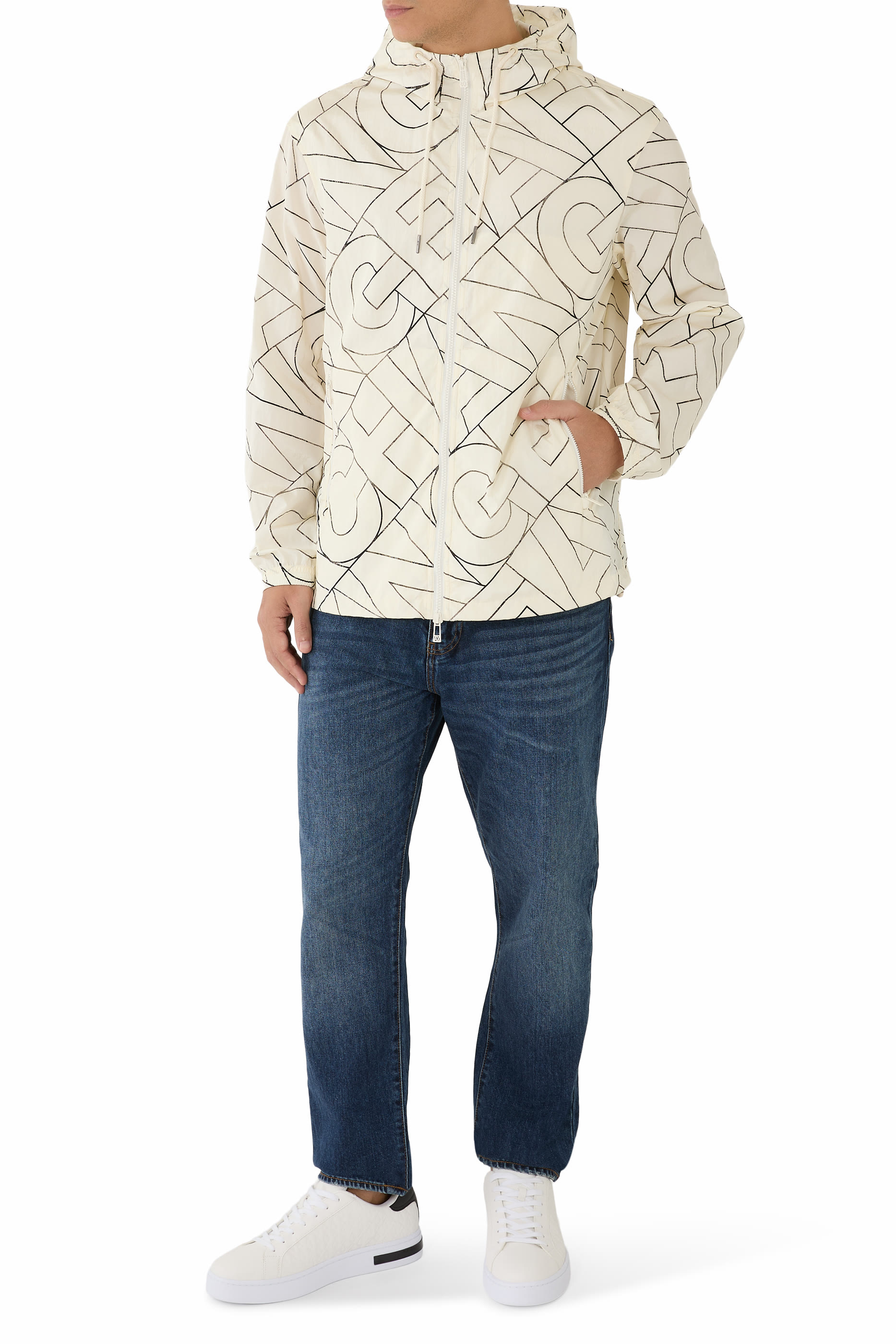 هودي مزين كليا بشعار الماركة