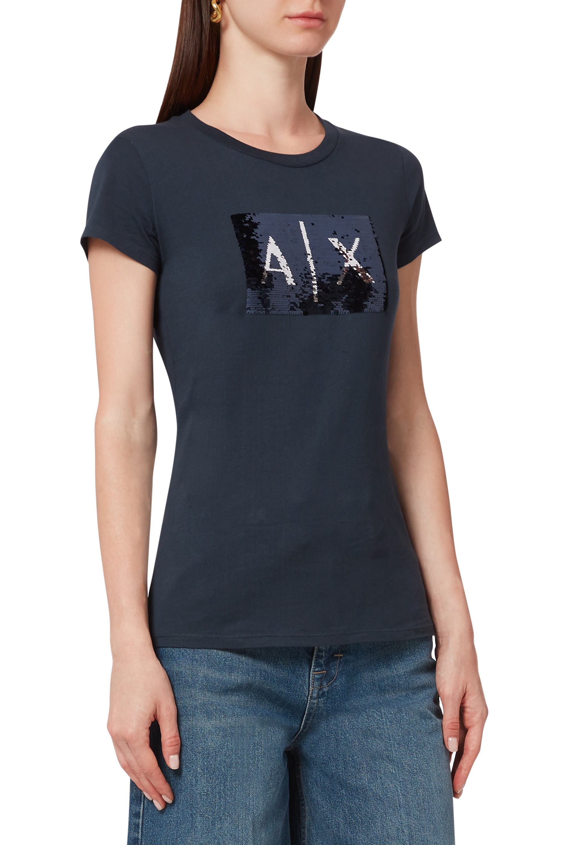 تيشيرت بشعار الماركة مزين بترتر