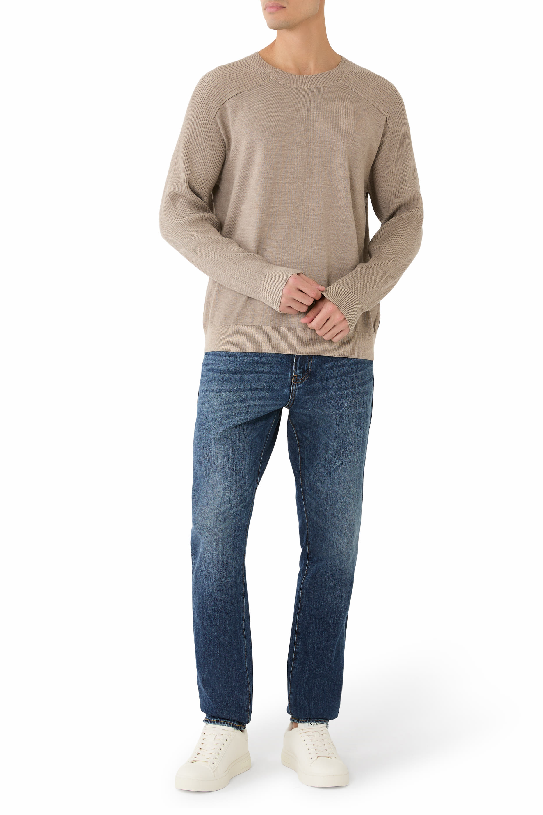 سترة بياقة ضيقة بشعار الماركة