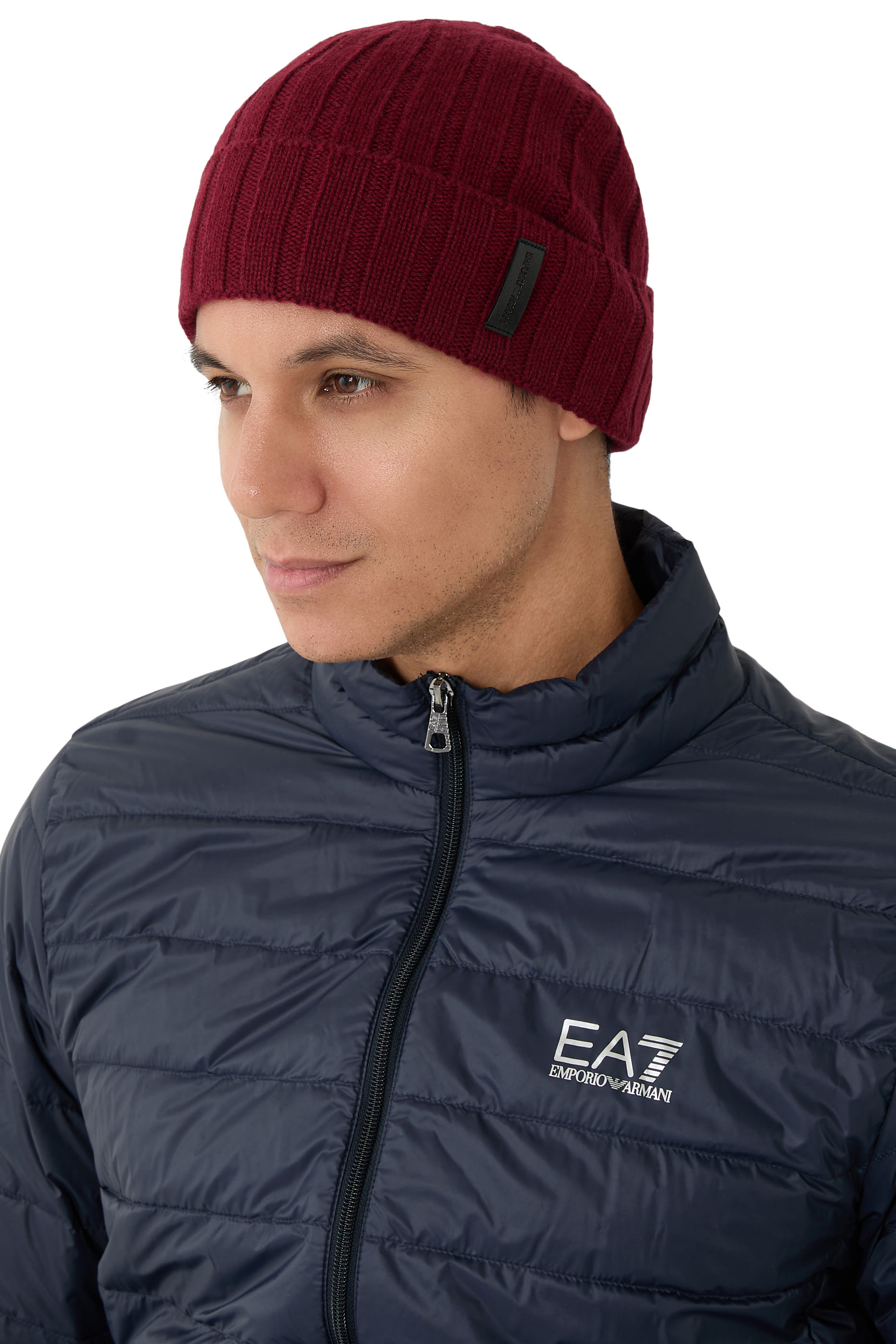 قبعة بيني بشعار الماركة قماش مضلع