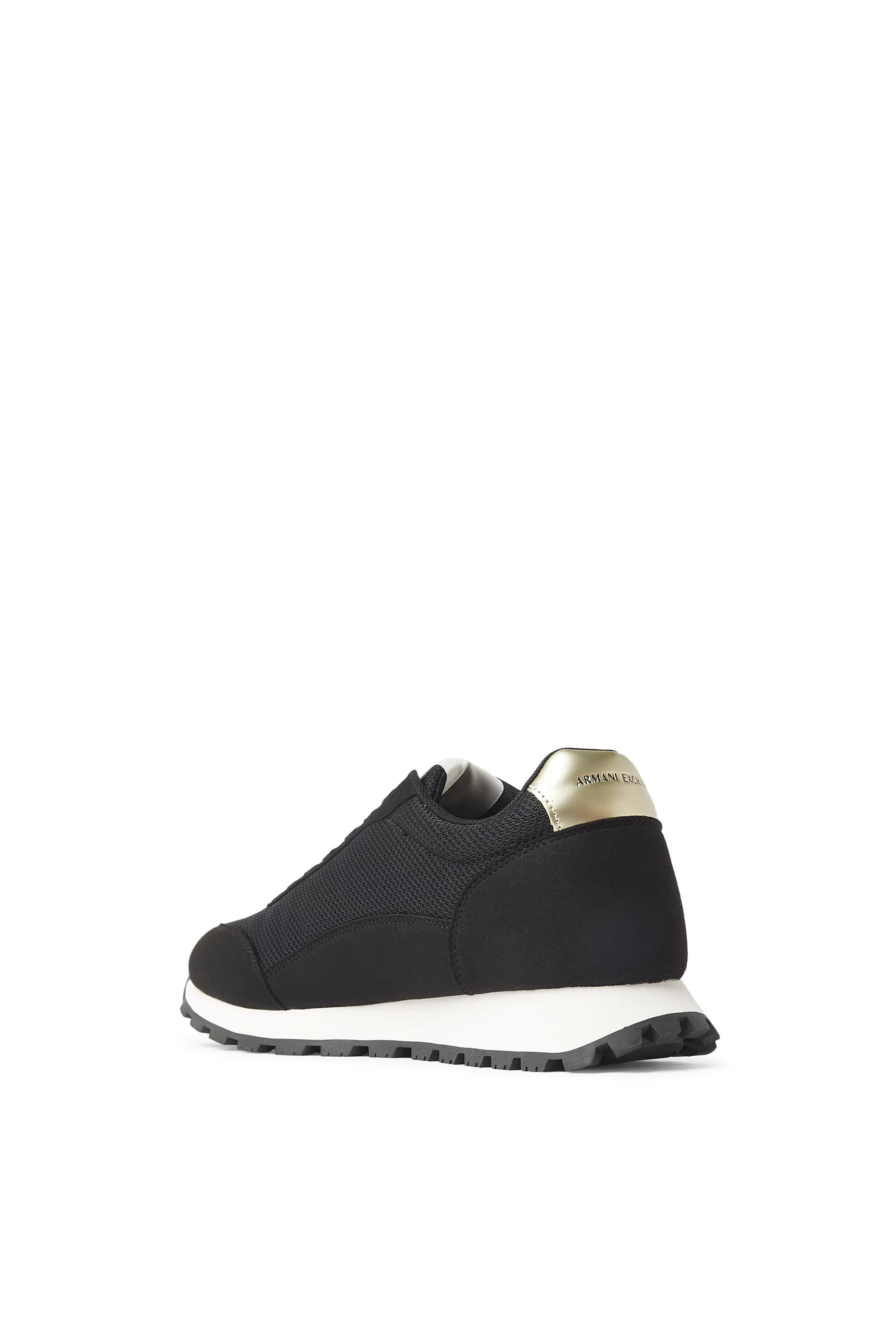 سنيكرز بكاحل منخفض ونقشة شعار الماركة على الجانب