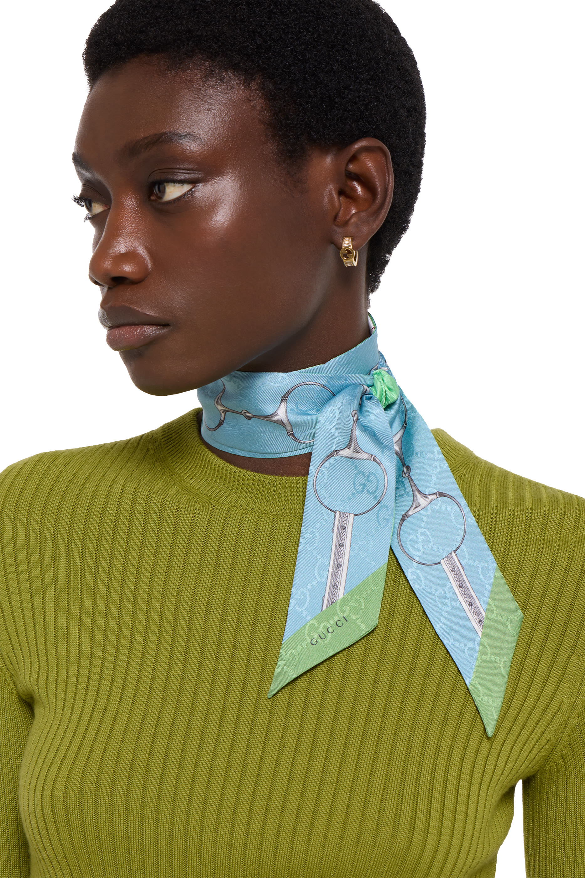 شريط مزين بطبعة شعار الماركة وأزهار 